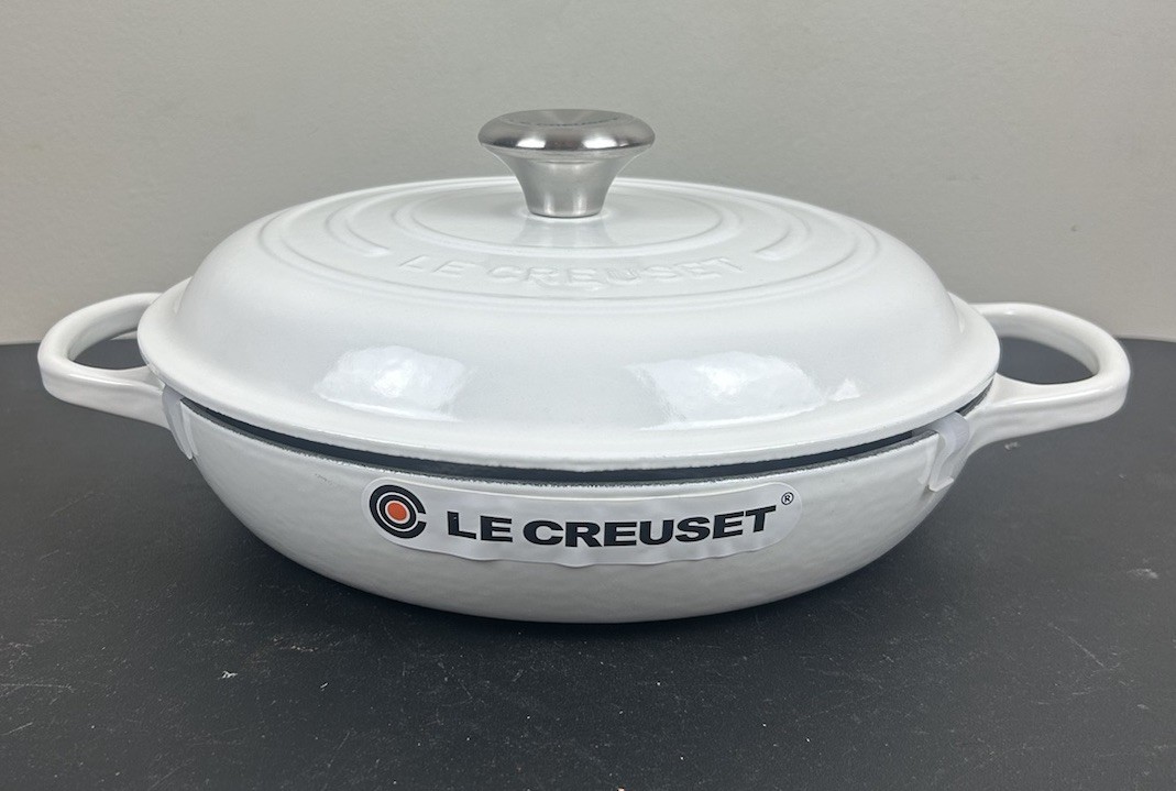 Le Creuset Signature Braiser Cast Iron Casserole Pan Shiny White 2.2L 26cm 2.25