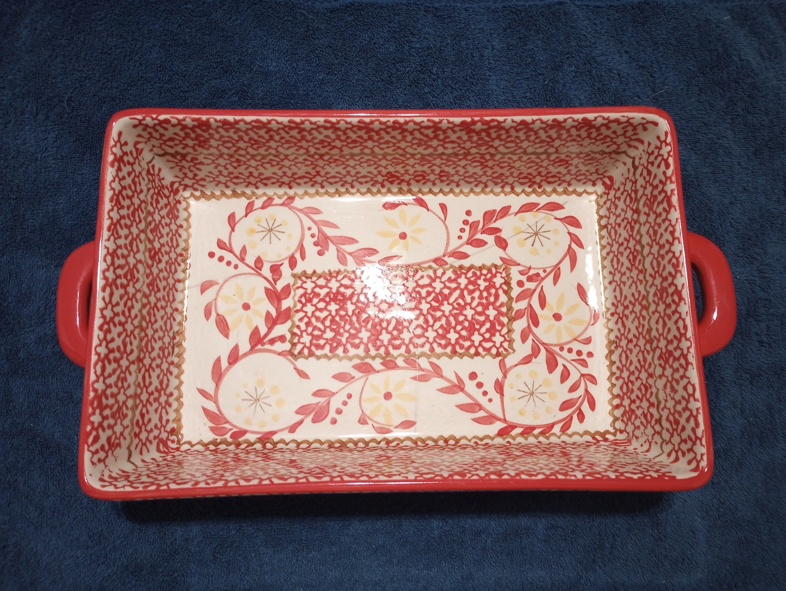 SterlingHome Red & White Ceramic Casserole Dish, Floral Pattern 11″ x 7″ x 3″