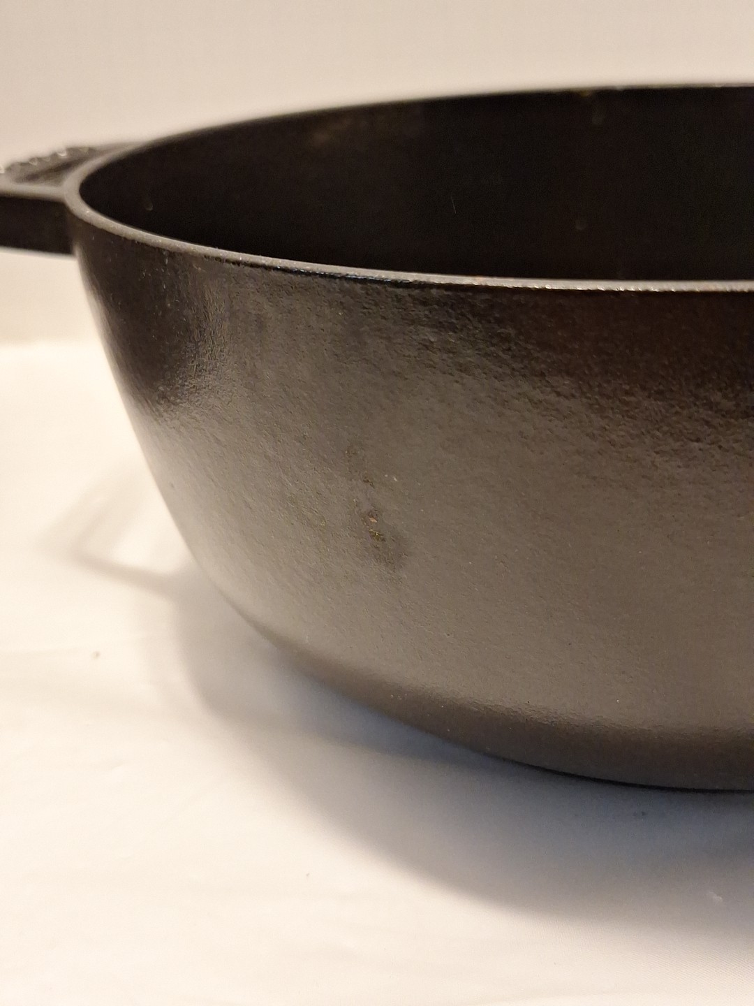 STAUB 24cm/3.75-Qt Essential French Oven Matte Black France Read Desc See Pics