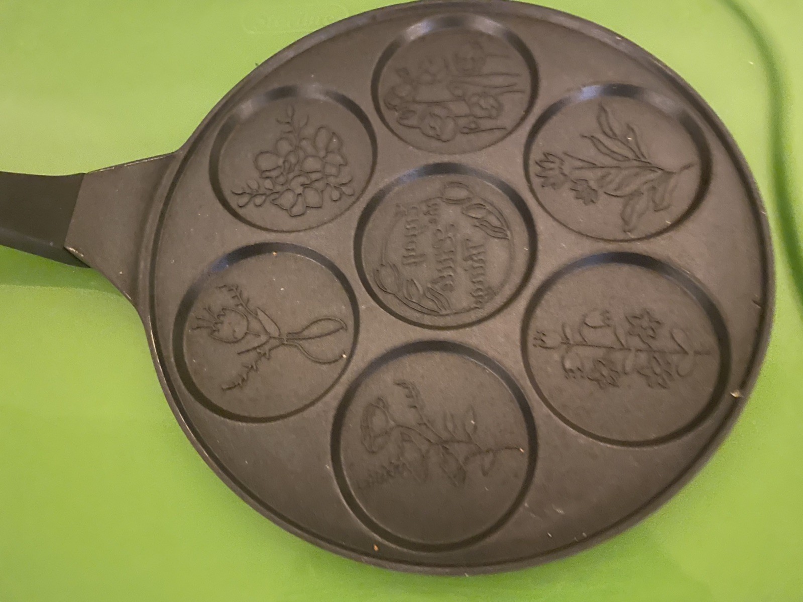 NWT Crofton Non-Stick Silver Dollar Pancake Pan