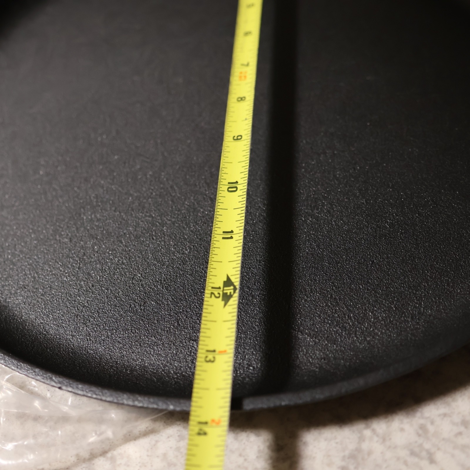 MegaChef 17 Inch Round Preseasoned Cast Iron Pizza Pan in Black