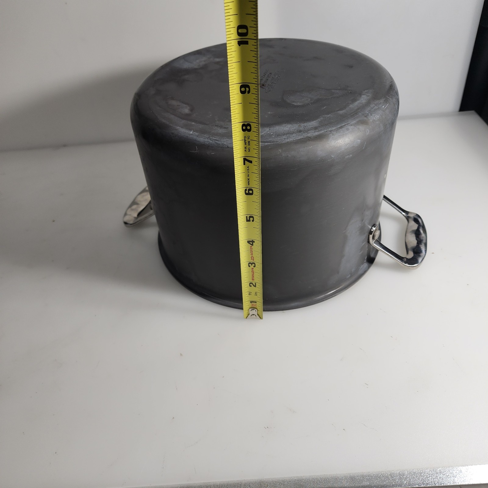 Cuisinart 666-24 Chef’s Classic Non-Stick Hard Anodized 8 Qt Stock Pot No Lid