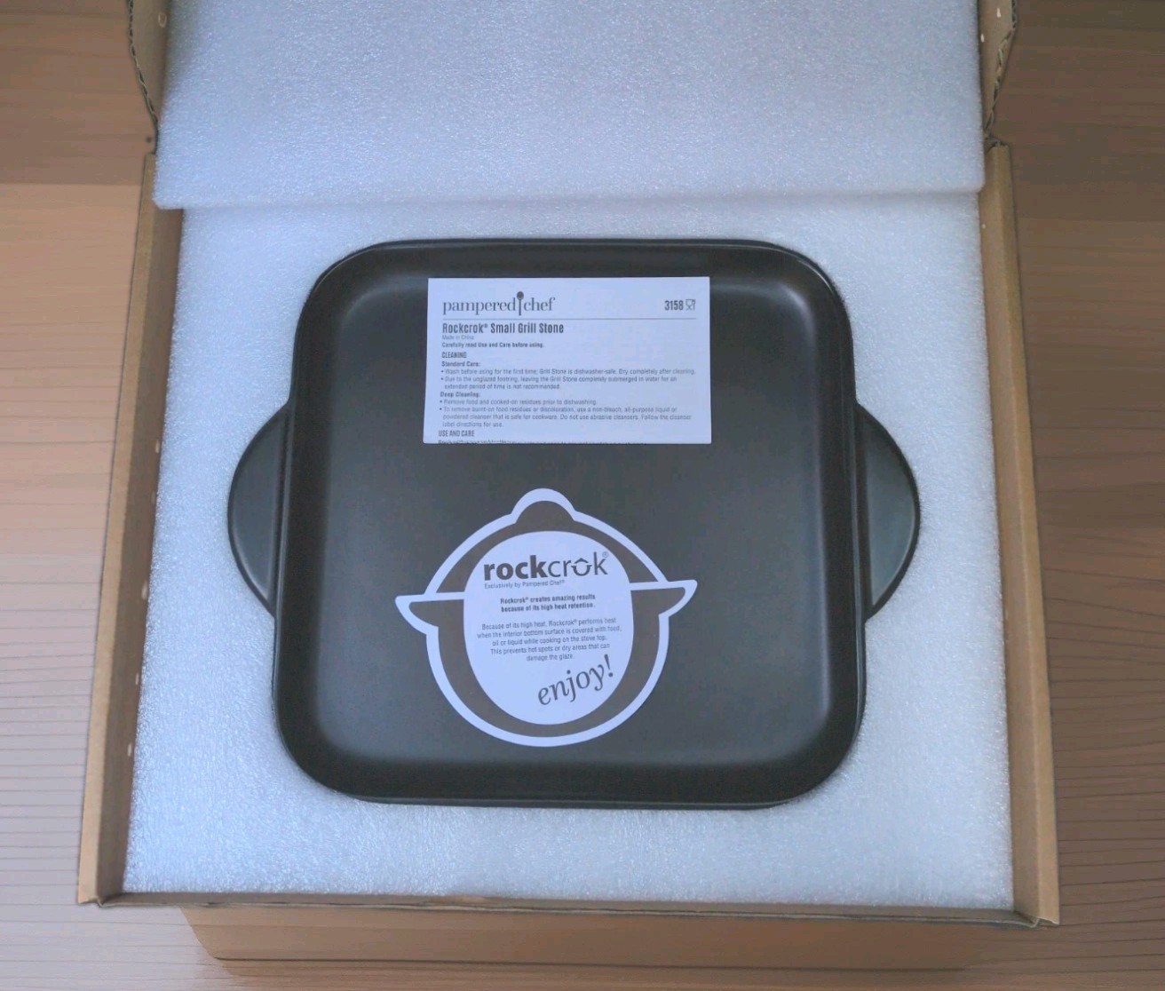 NEW In Box- Rockcrok Pampered Chef 9-inch Square Small Grill Stone #3158