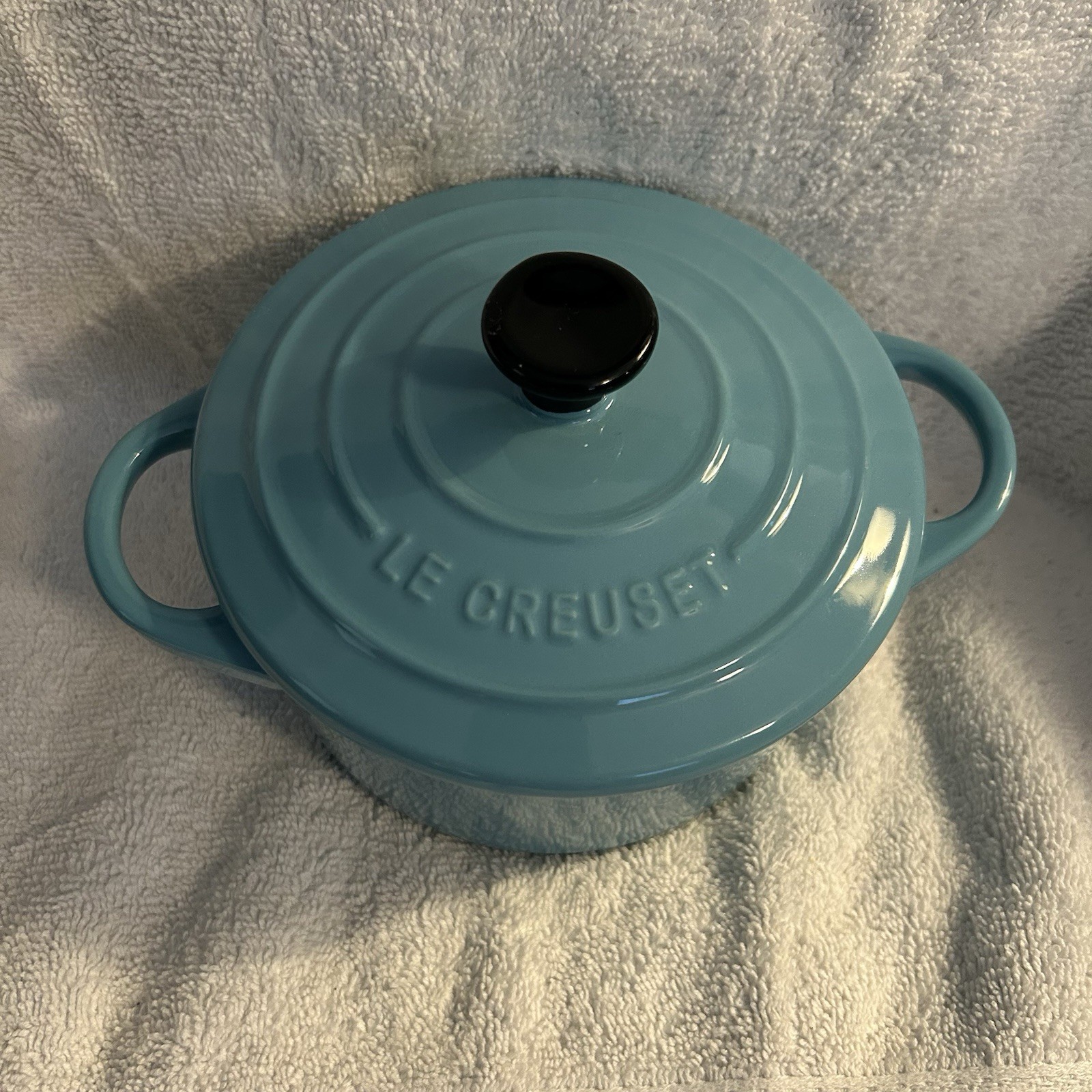 Le Creuset – Sky Blue ?? Round 14 oz Ceramic Casserole w/ Lid – Double Handles