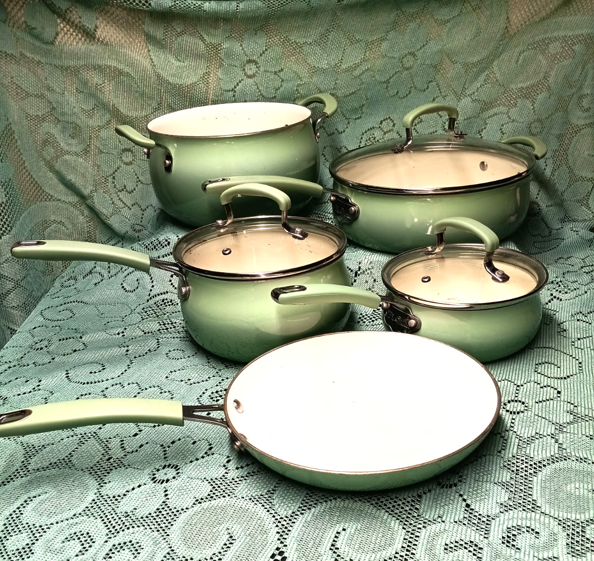 Pioneer Woman 8 Piece Cookware Set Ceramic Non Stick, Stock, Sauce & Skillets