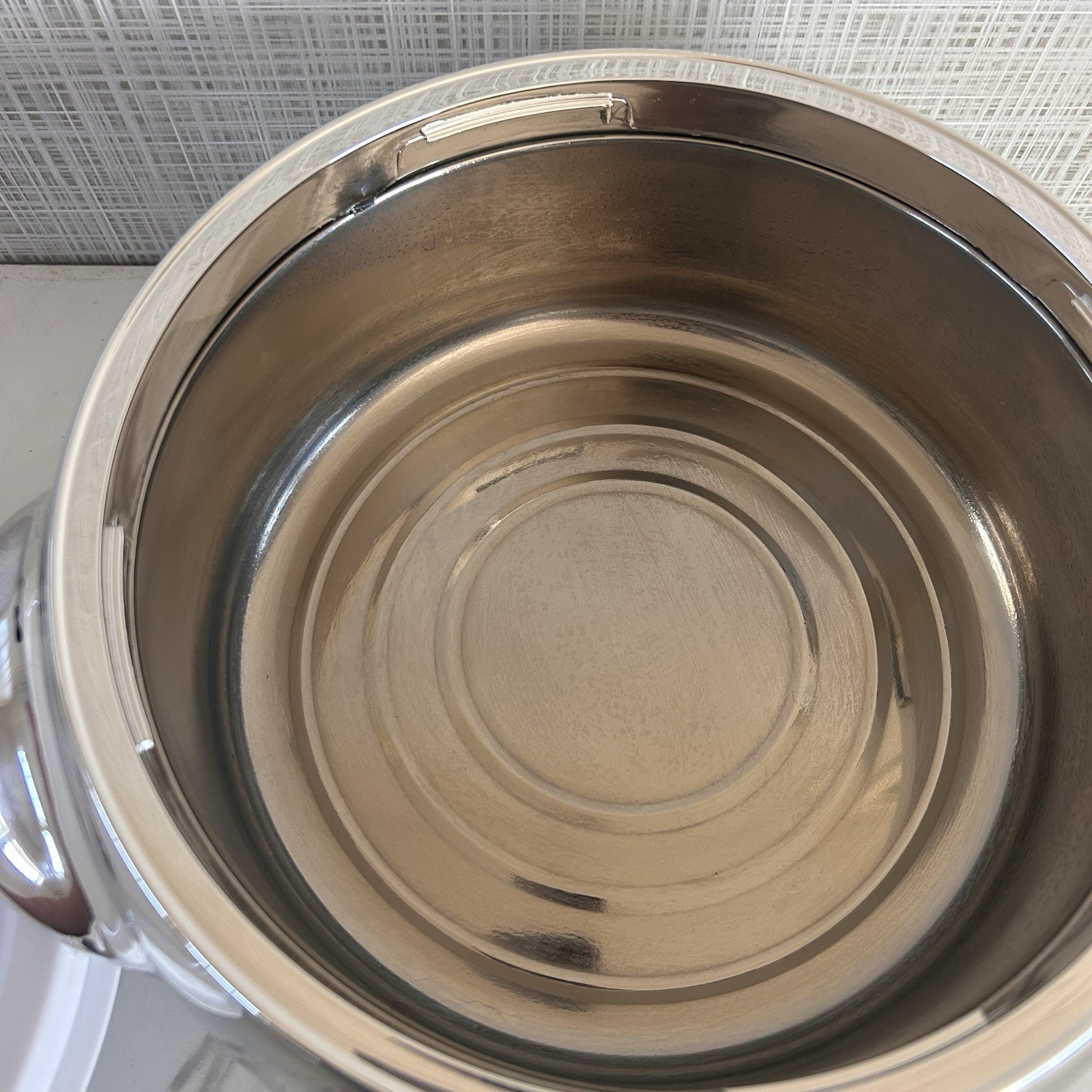 Milton Fiesta 2500 Inner Stainless Steel White Casserole, 2 Quart BPA Free BxRR
