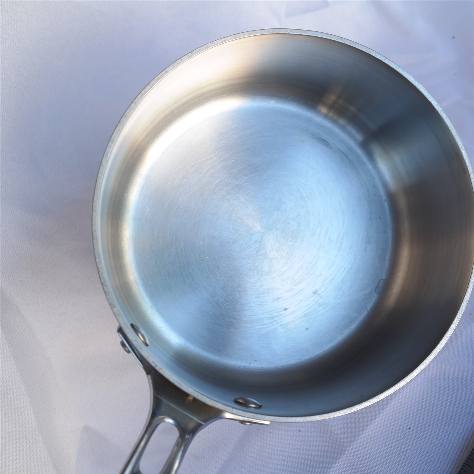 VIKING 7 Ply 2.5 qt 7 3/8″ dia Professional Saucepan Belgium made 18/10 W/ Lid