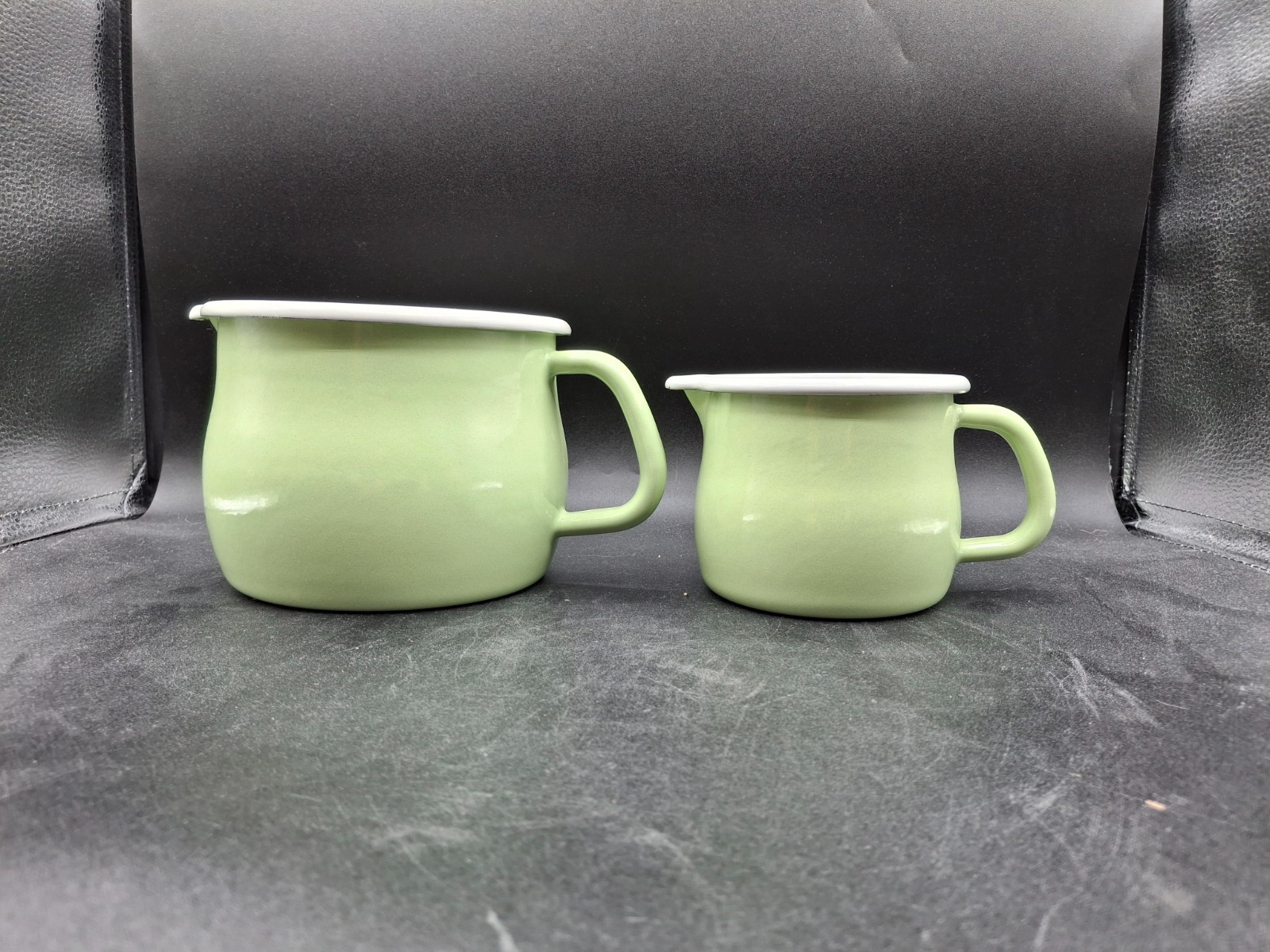Riess Enamel Lime Green Pouring Pot Set 10cm-0.75L & 14cm-1,7L Made in Austria