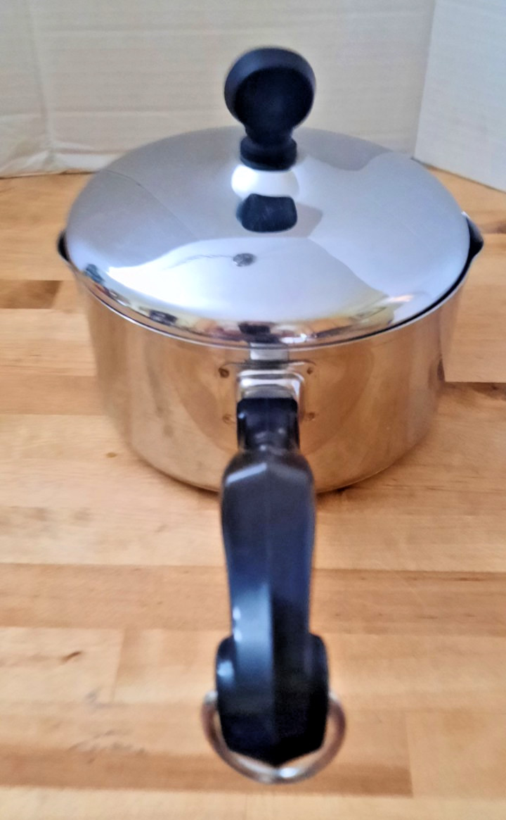 Farberware 1 Qt Double Pour Spout 18/10 Durable Stainless Steel Sauce Pot W Lid