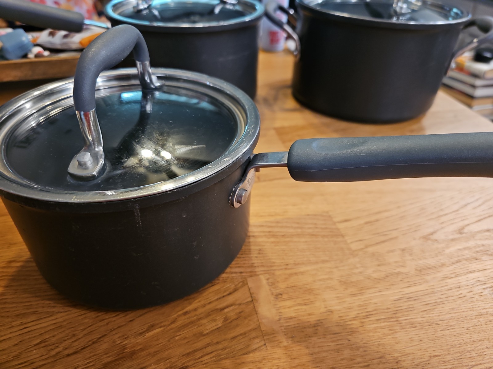 The PAMPERED CHEF 2 Qt Sauce Pan w/ Glass Lid Nonstick Titanium Alloy