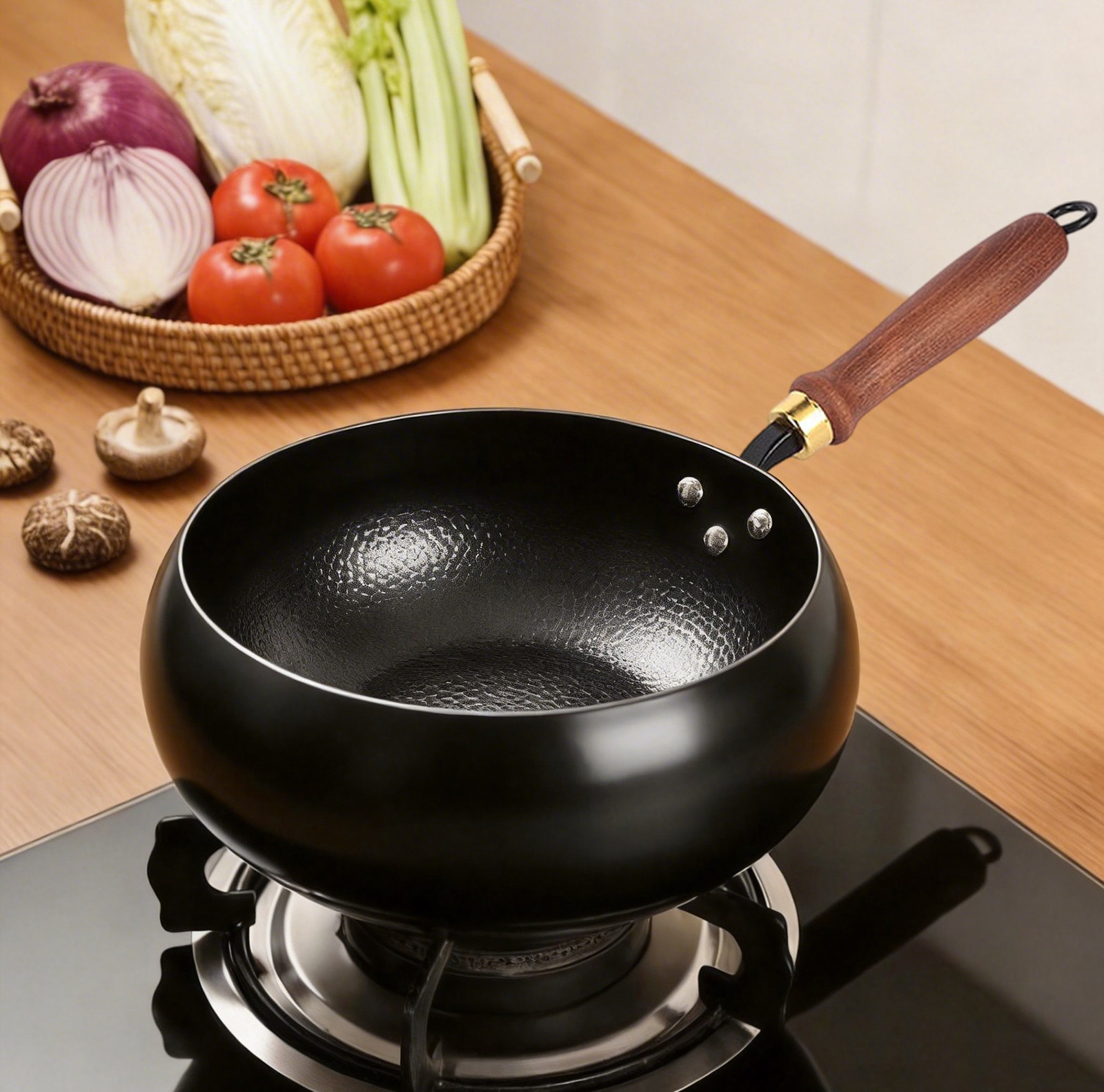 Iron Pan Uncoated Thick Iron Pot Quick Heating Wooden Handle for Gas Stoves 24cm