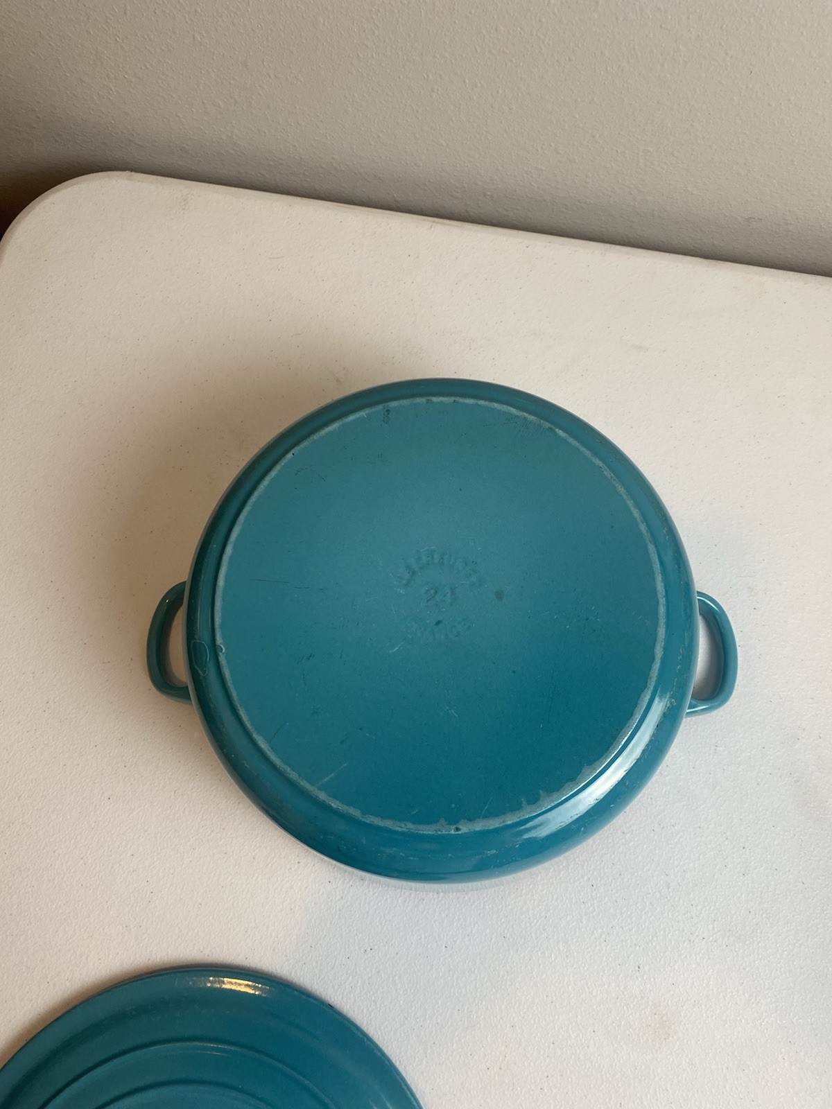 Le Creuset Signature #24 4qt Blue Caribbean Enameled Cast Iron Round w Lid