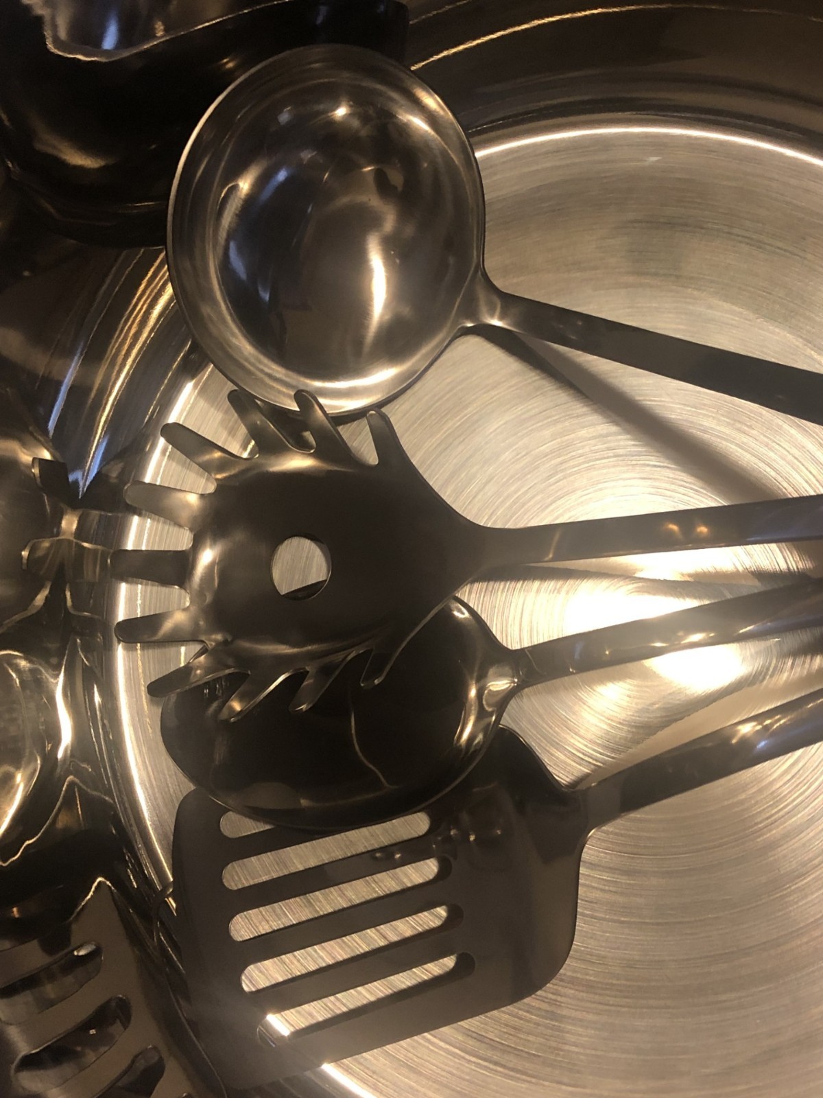 16.5 QT Stainless Steel cooking pot product as shown in the pictures