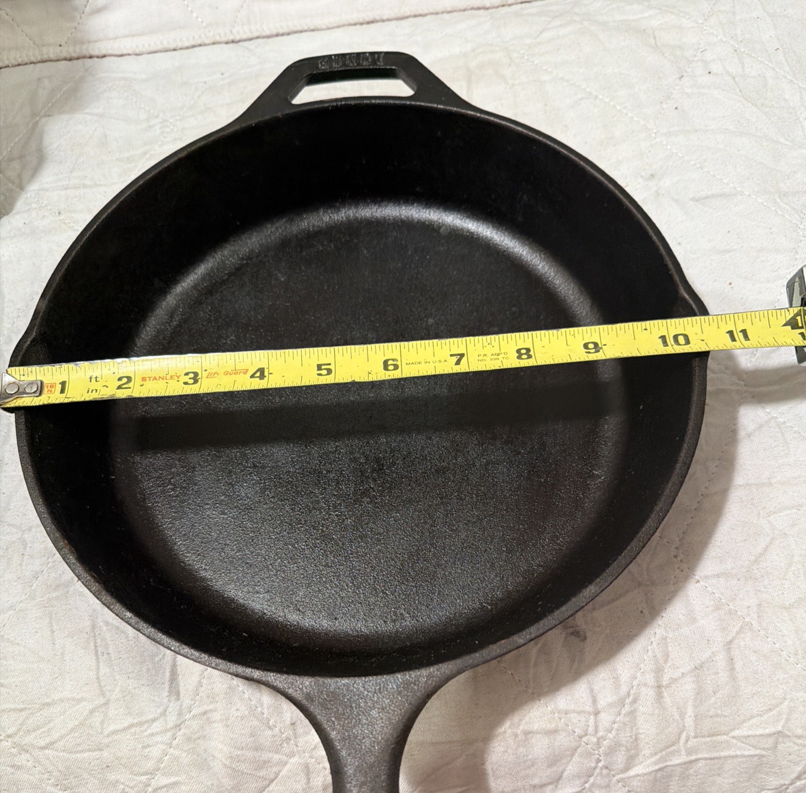 Lodge Wildlife Series-10.25″ Cast Iron Skillet with Deer Scene, 10.25″, Black