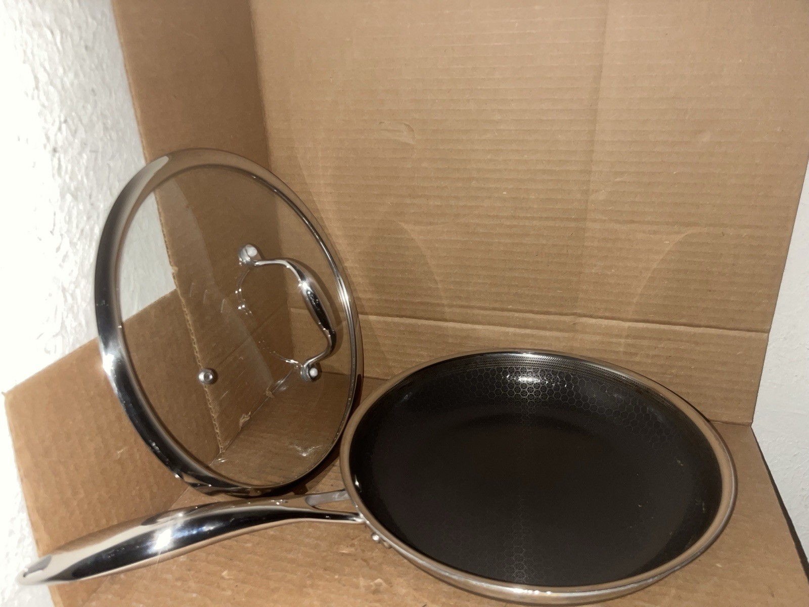 HexClad Hybrid Nonstick 10-Inch Frying Pan with Tempered Glass Lid