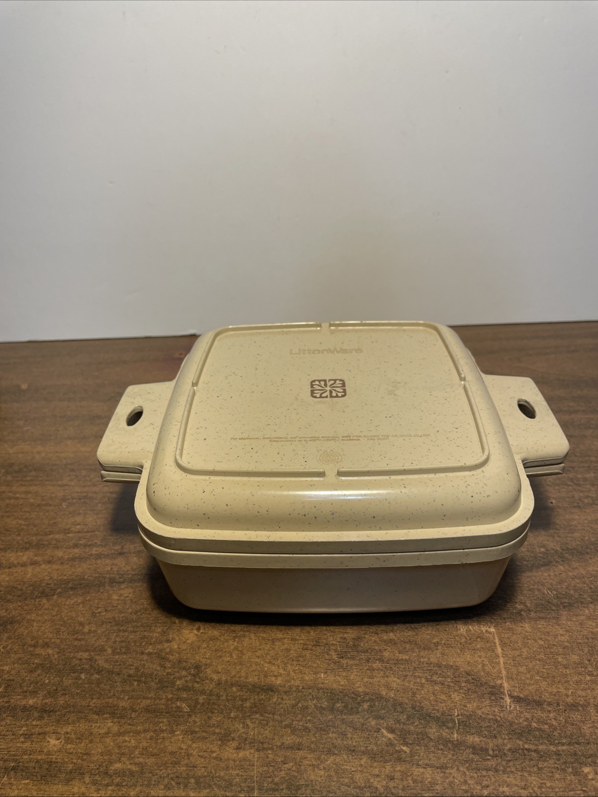 Vintage LittonWare Covered Dish Microwave Safe 1.5 Quart Used