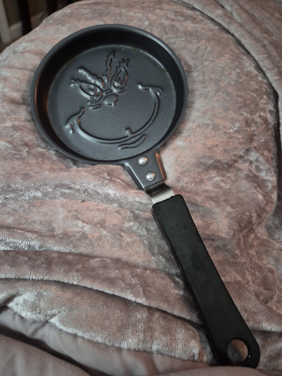 Dr. Seuss The Grinch Who Stole Christmas Mini Pancake Pan 4.5″ Skillet 2023