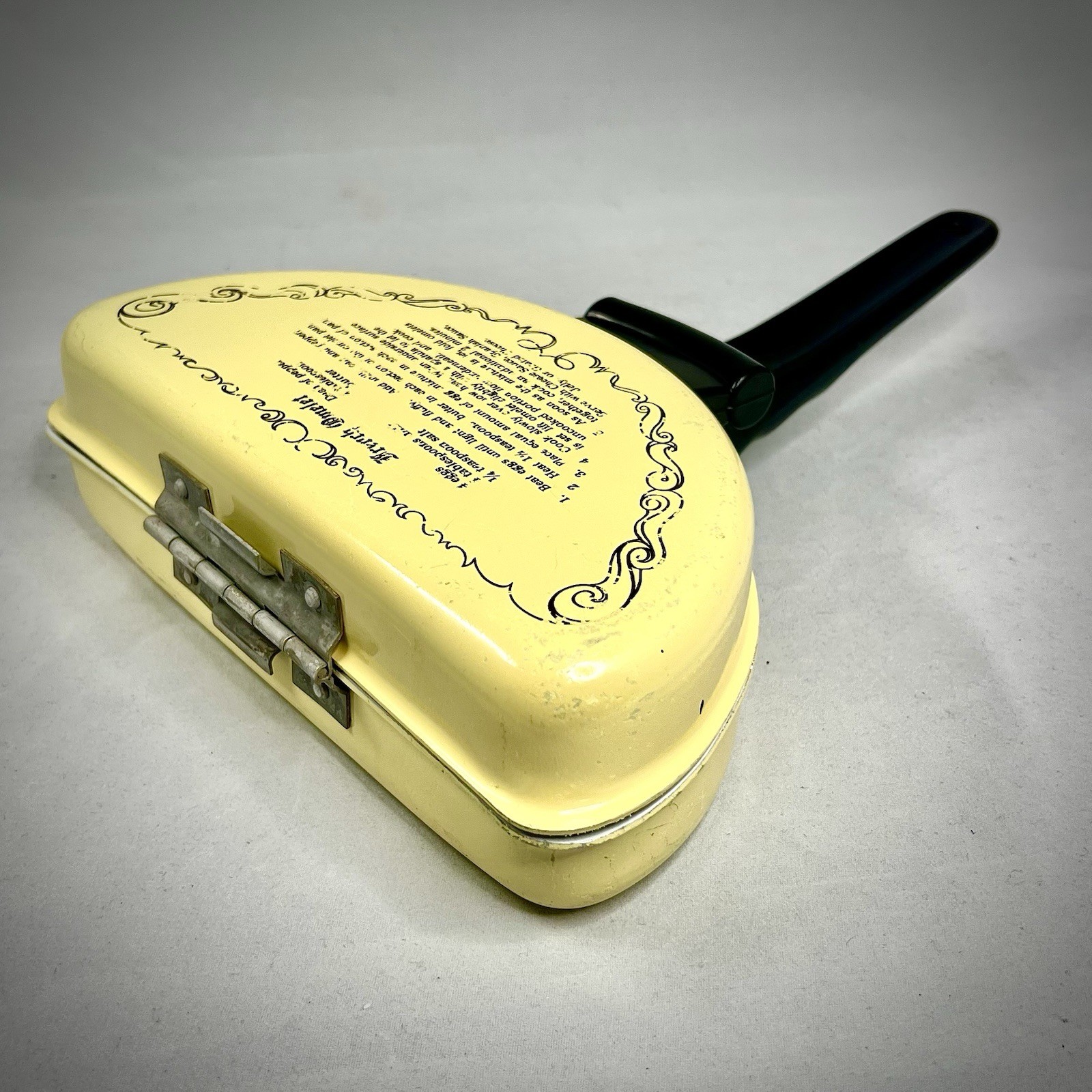 Vintage Hinged Double Omelet Pan, Non-Stick 2-Piece w/ Recipe, Yellow/Green