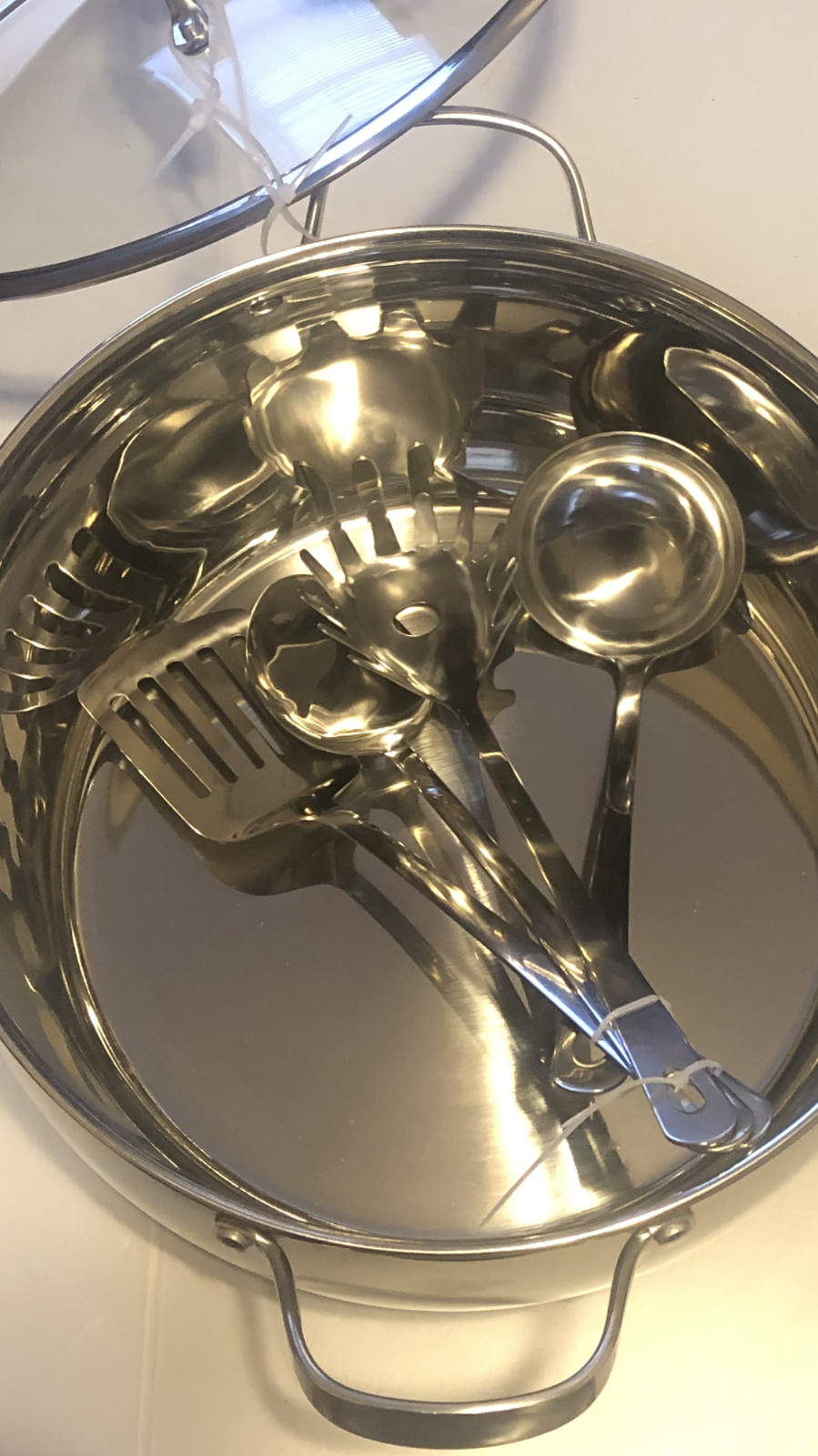 16.5 QT Stainless Steel cooking pot product as shown in the pictures