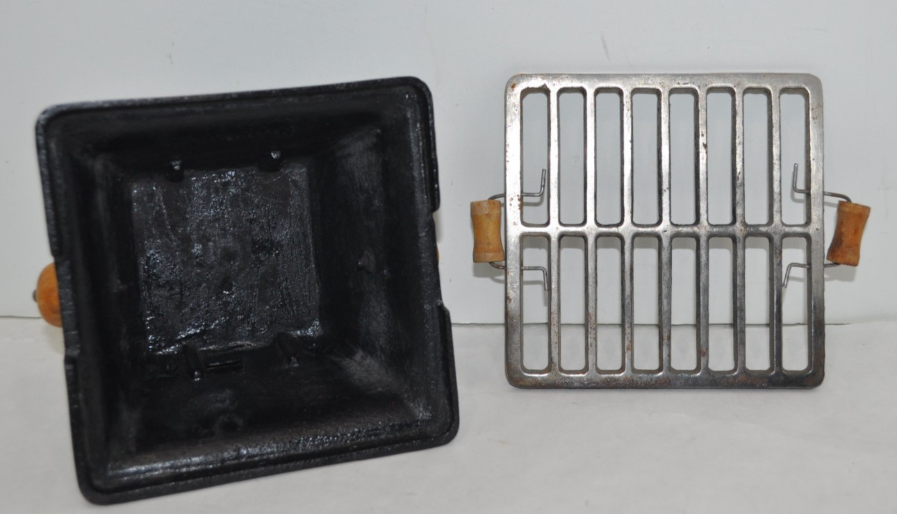 Vintage Cast Iron Mini Hibachi Grill Made in Japan 5x5x3 3/38″ tall