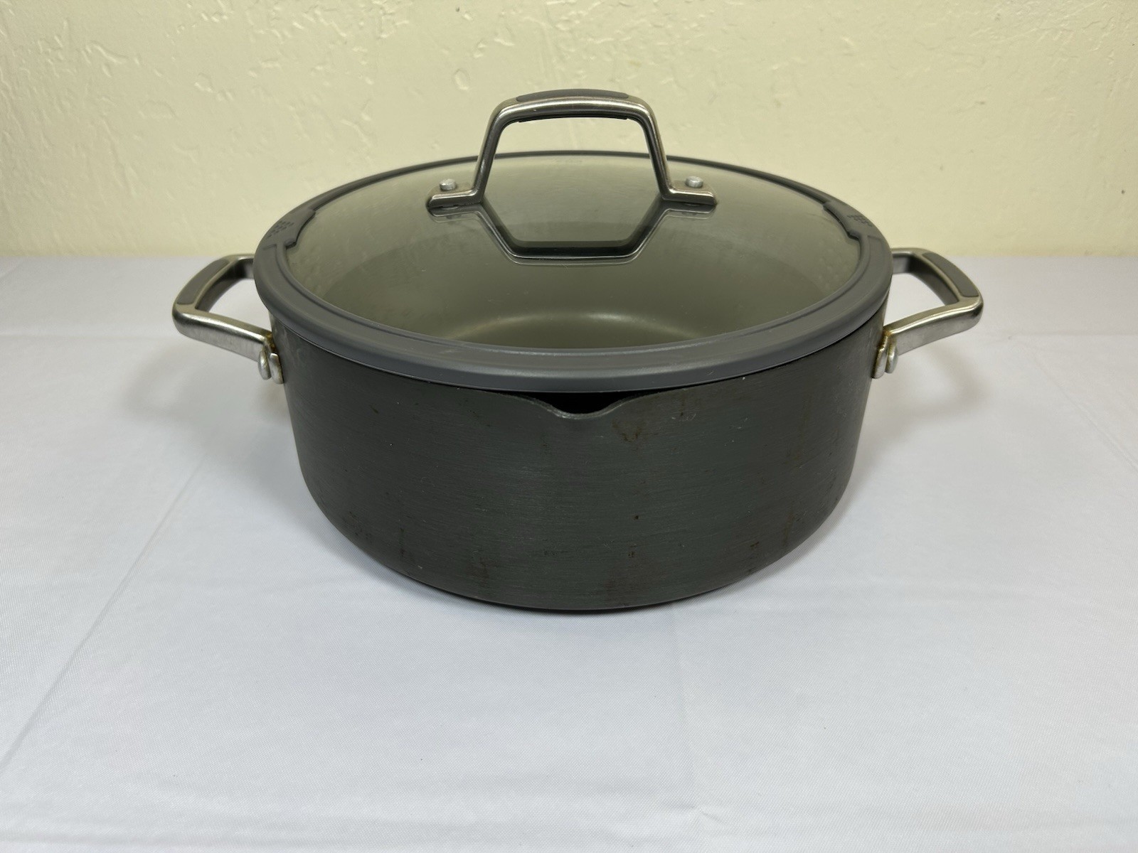 Calphalon Classic 5-Qt. Dutch Oven with Lid Cover 8785 Handles Nonstick Gray