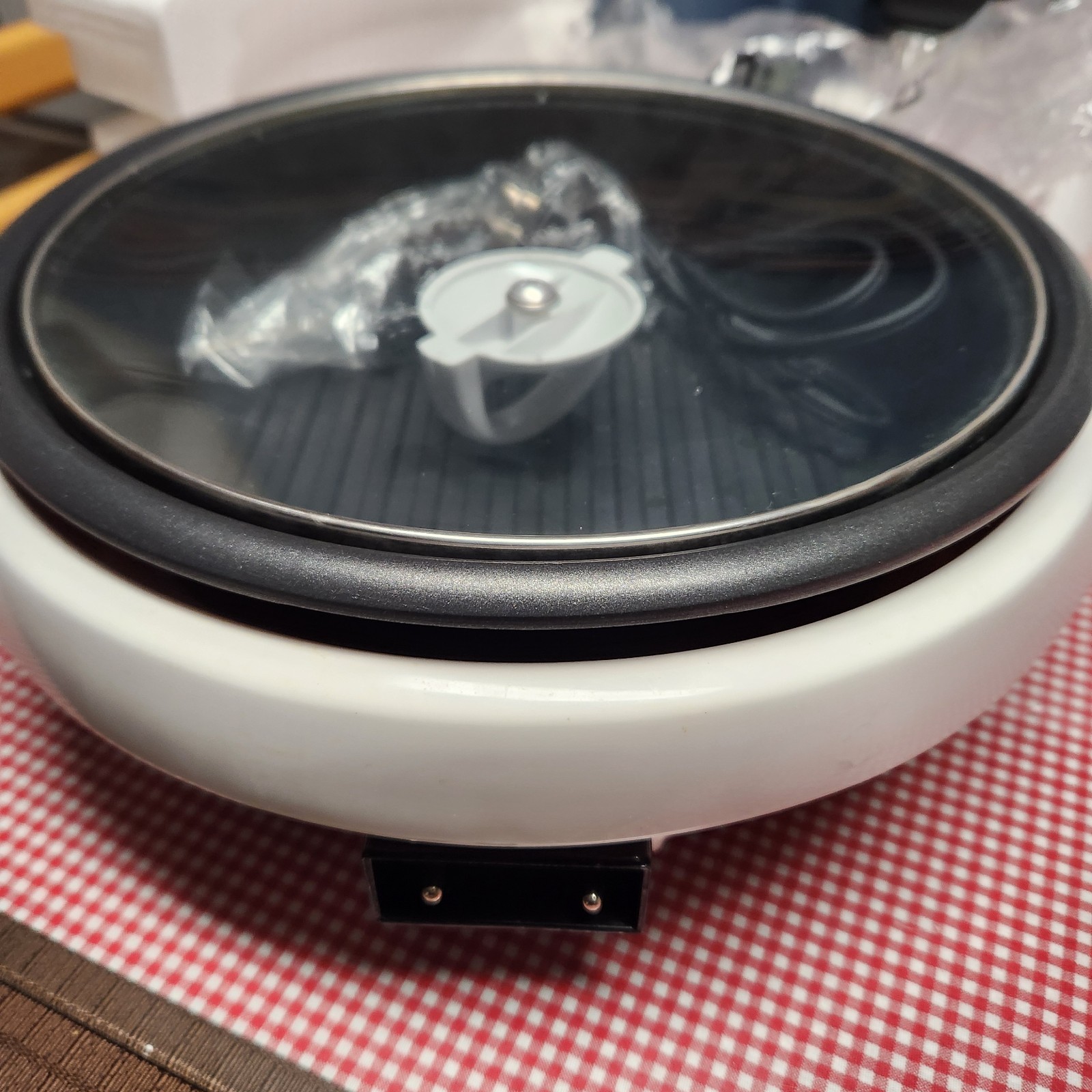 Aroma ASP-137 3-Quart Super Pot (3 in 1 : Grill, Slow Cook, Steam) Black & White