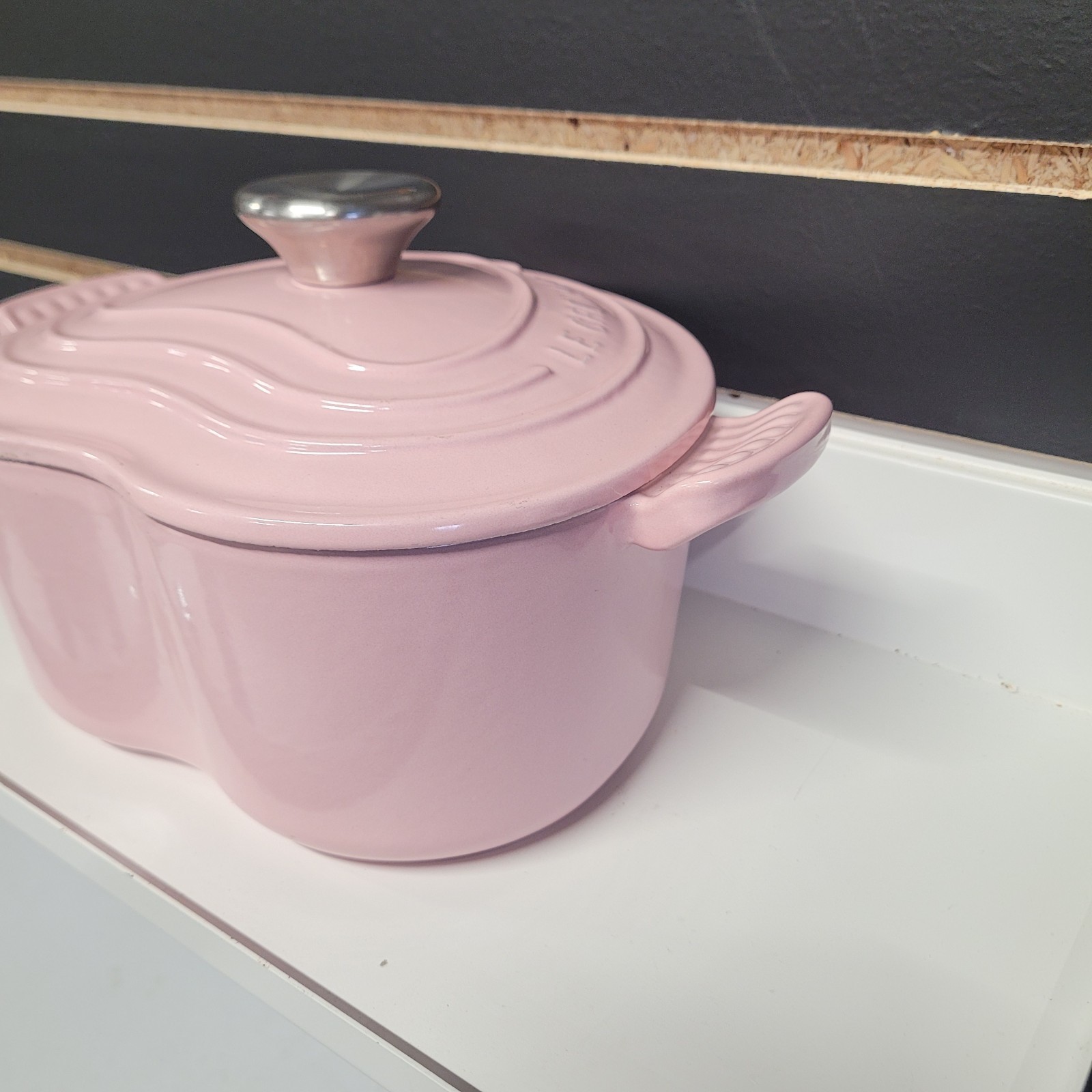 Le Creuset Cocotte D’amour Dish SHELL PINK 1L Heart shaped Cast Iron