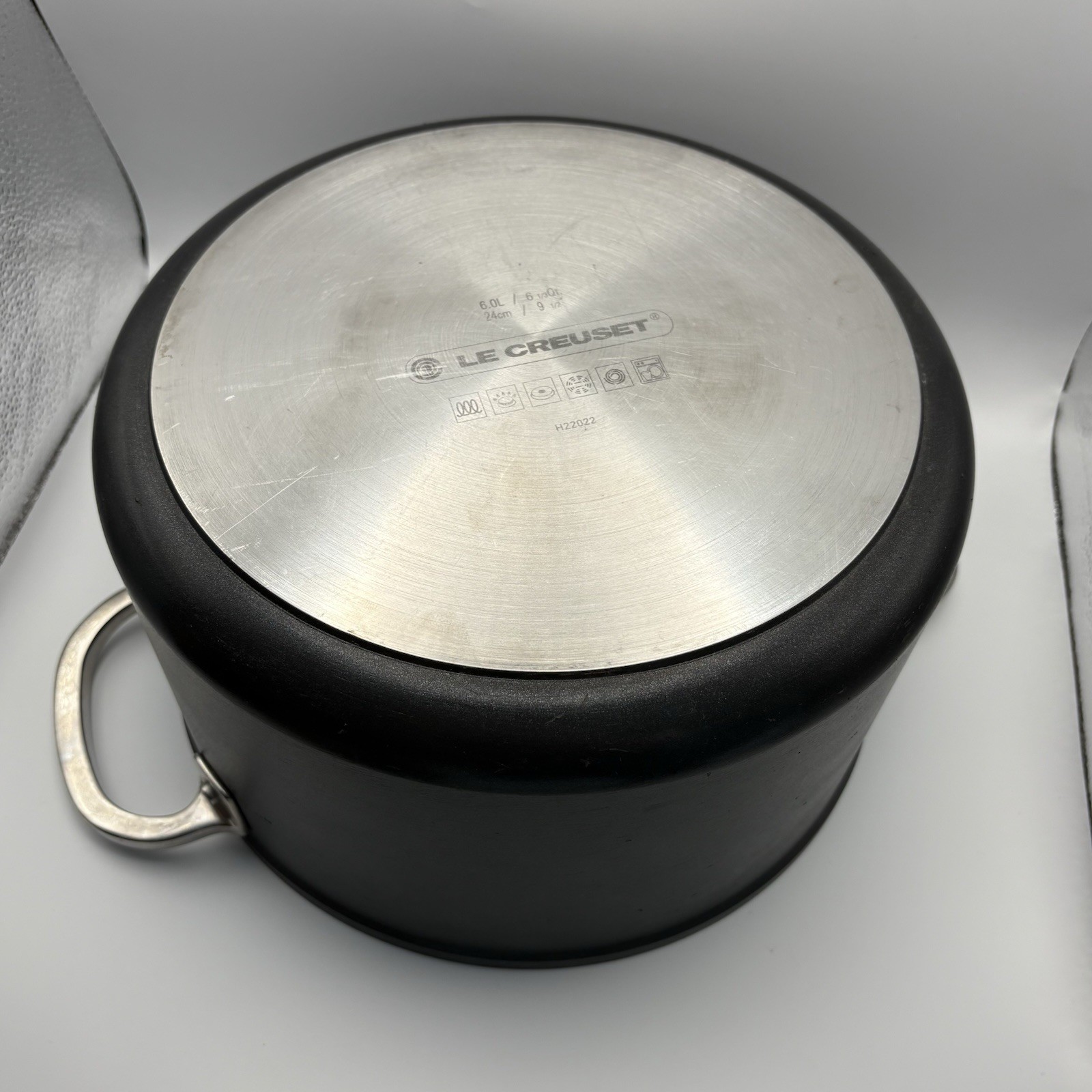 Le Creuset Toughened Nonstick Pro 6L / 6.3qt Heavy Duty Stockpot