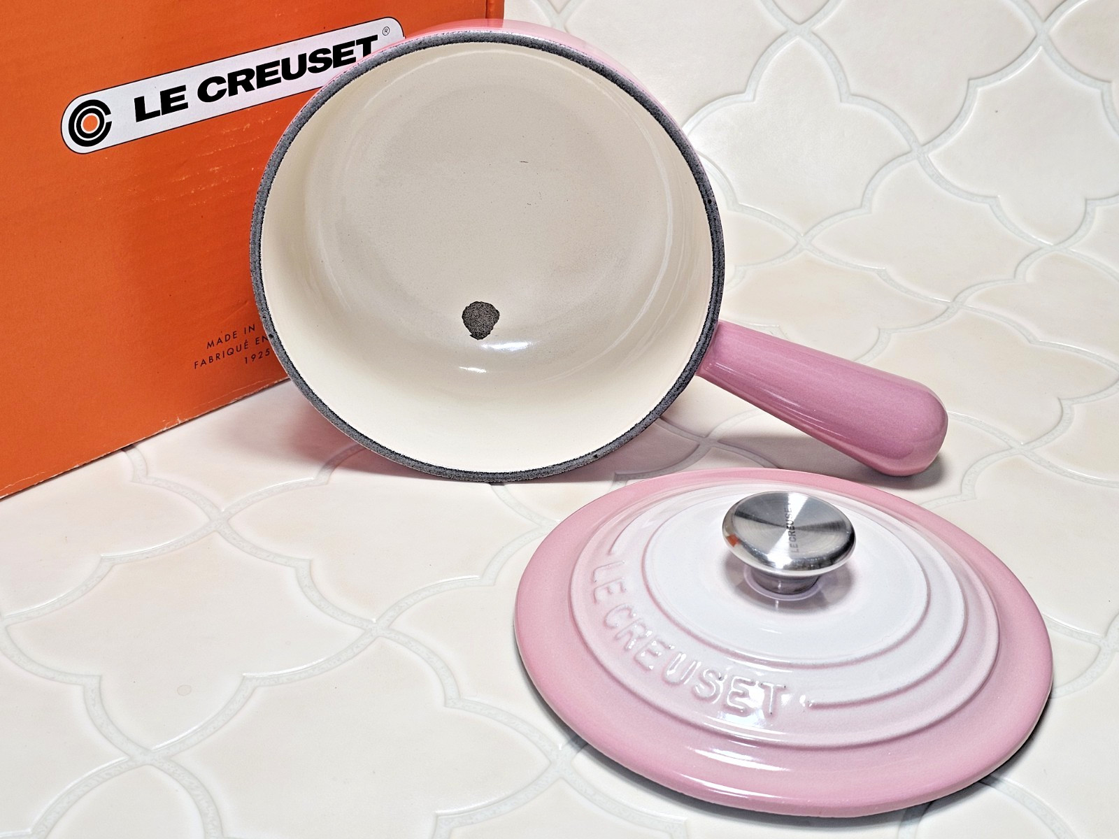 Le Creuset Ombre Pink Saucepan 16cm Cast Iron w/ Lid Display Only Enamel Damage