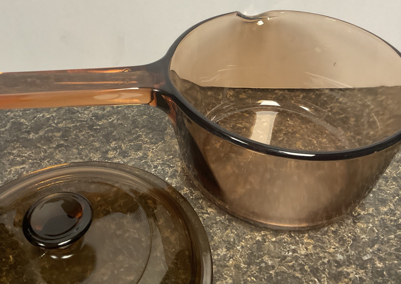 Vision 1 Liter CorningWare Amber Saucepan/Pot With Spout & Pyrex Lid V-1-C
