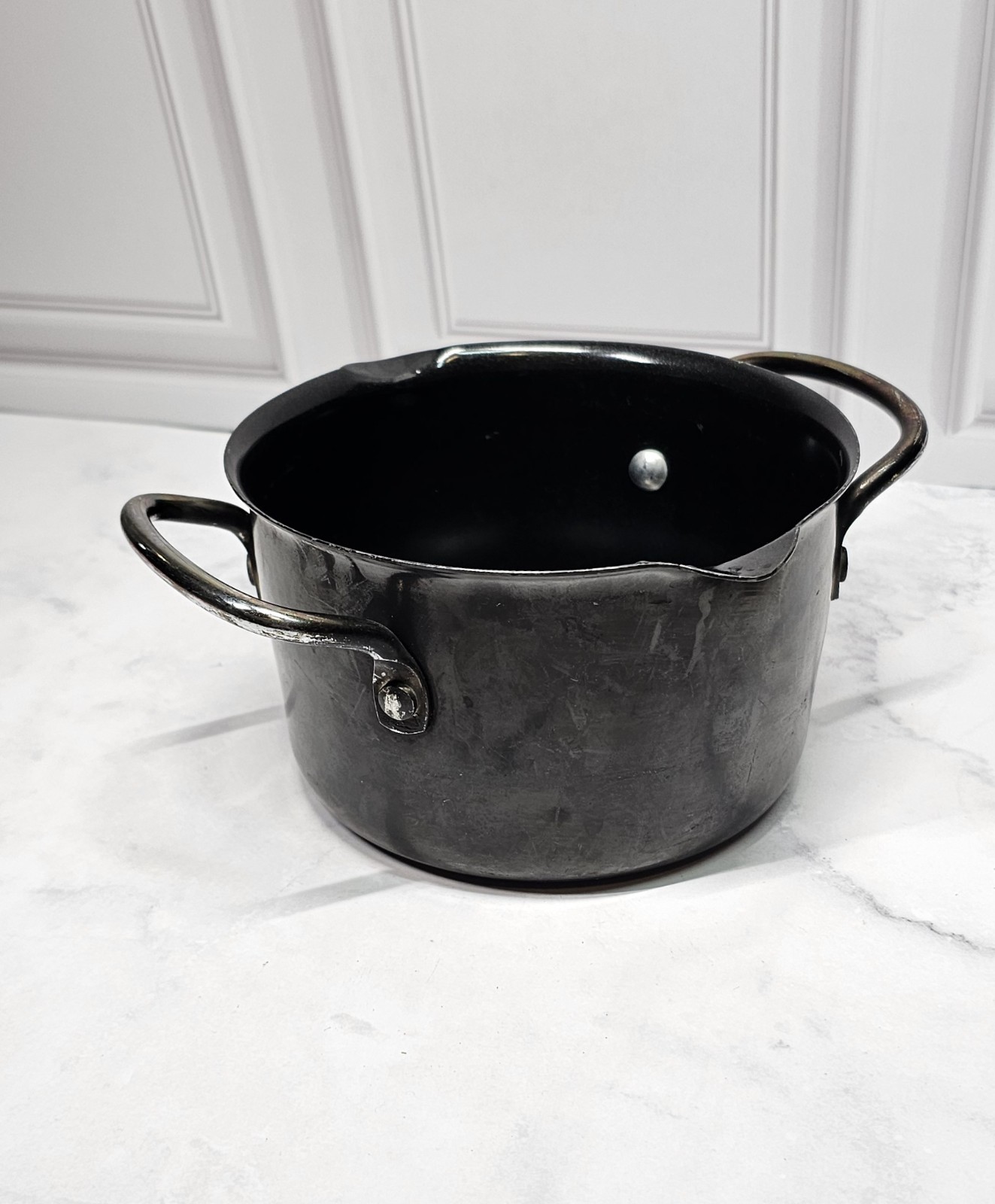Black Metal Small Sauce Pot With Stainless Steel Handles Non-stick With Spouts