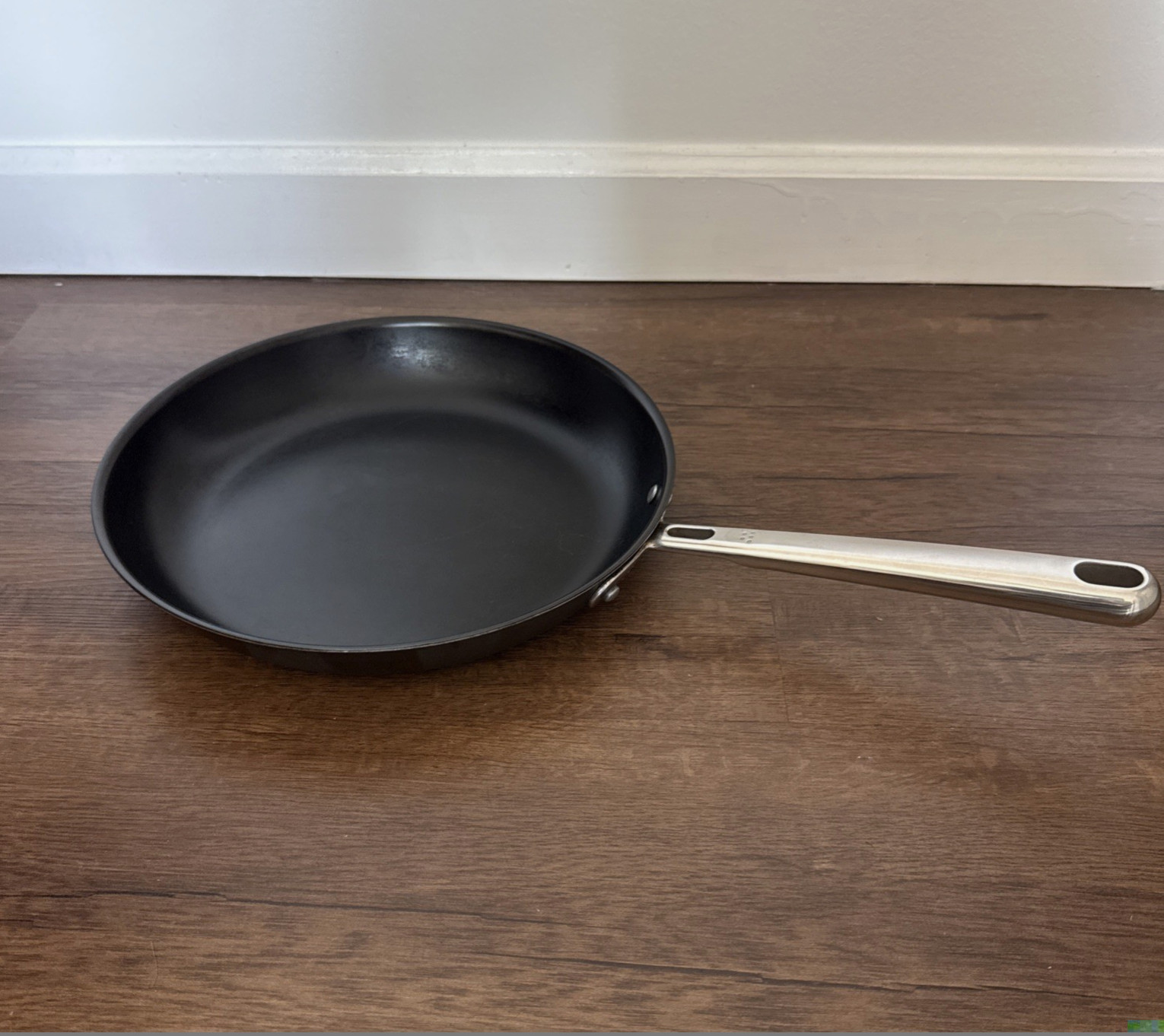 Misen 2-Piece Set Carbon Nonstick Frying Pans Nitrided Tri-Ply 8-inch & 10-inch