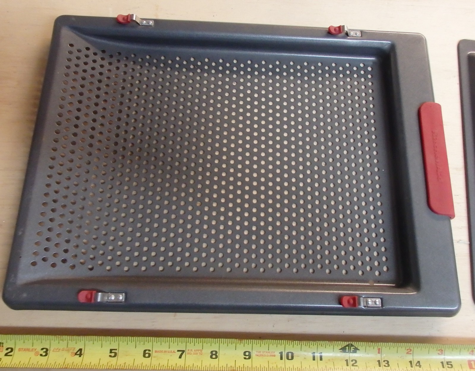 KitchenAid French Fry Flipper Crisper Pan w/ Red Silicone Handle 2007