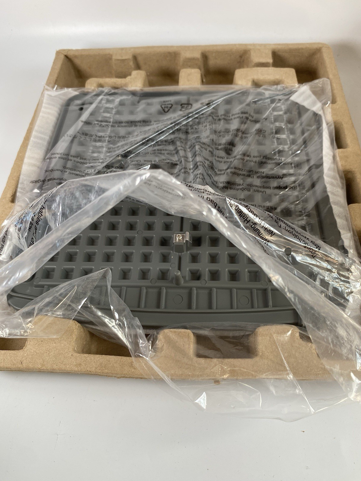 GreenPan CERAMIC NONSTICK 4-SQUARE WAFFLE MAKER – Retails $430 – NEW & UNUSED