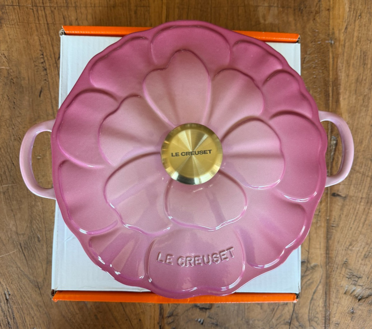 Le Creuset Signature Cast Iron Petal Shallow Casserole 2.25 qt Berry Pink 26 NEW