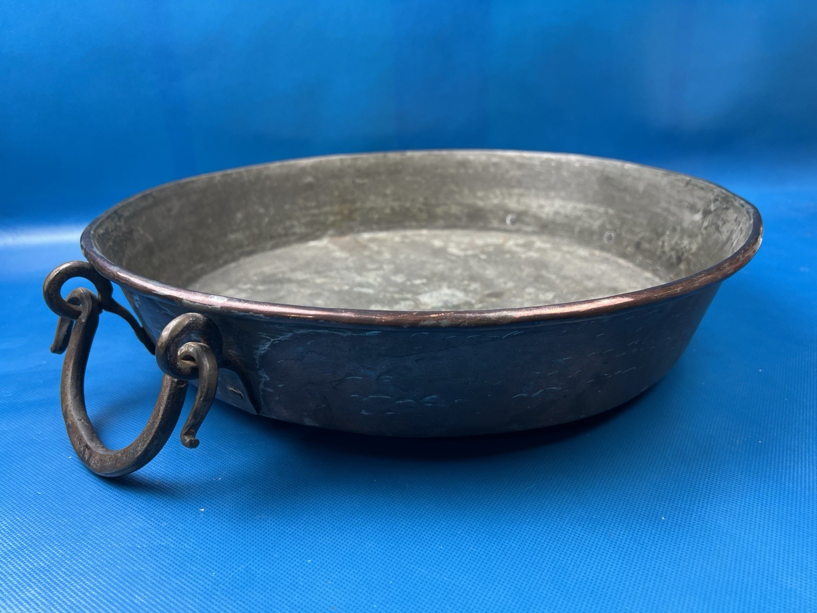 Large Hand Hammered Copper / Tin Lined Pan