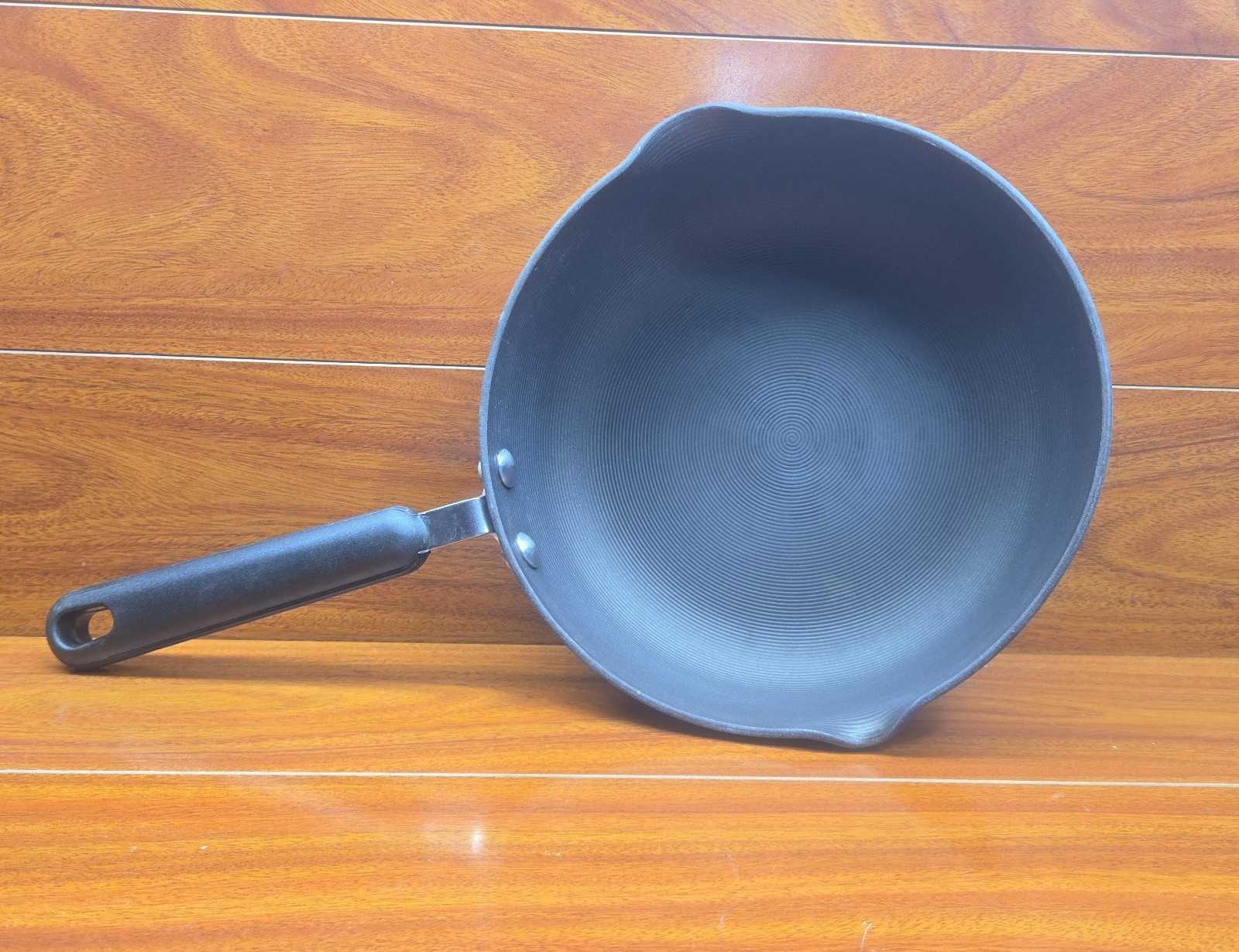 Circulon Nonstick Pan 9″ Frying Skillet Hard Anodized Concentric Circular Ridges