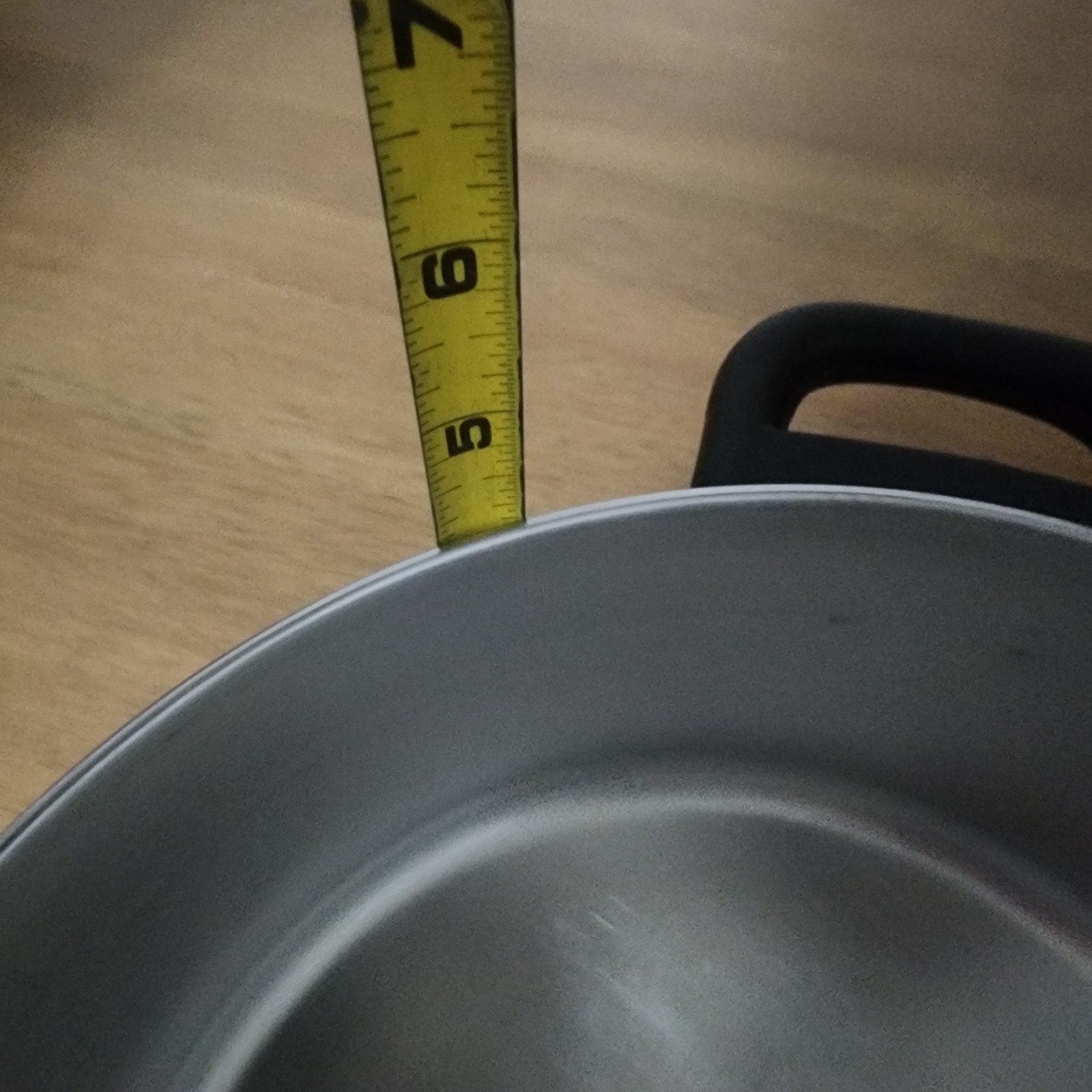 Stainless Steel Cooking Pot With Lid 9″