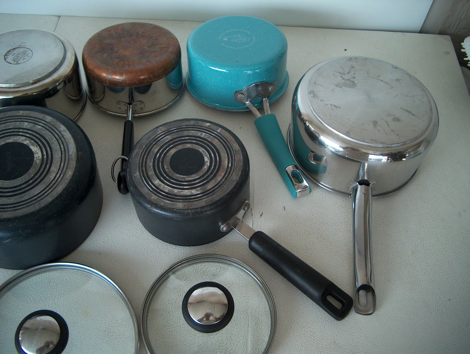 VARIOUS COOKING POTS – 7 PANS