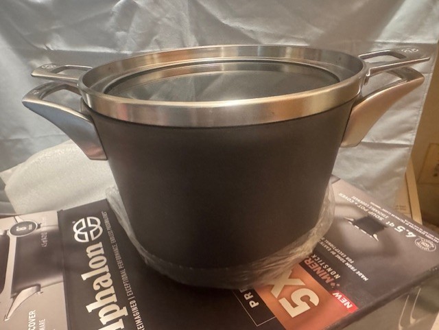 NEW – Calphalon Premier Space Saving Hard Anodized Nonstick 4.5 Qt Soup Pot