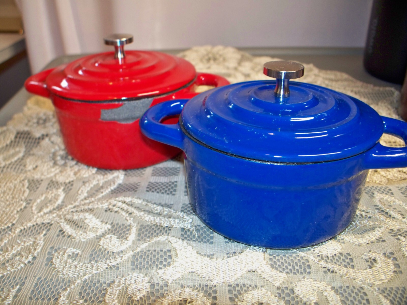 Pr. Cooks Essentials Red And Blue Enamel Cast Iron 10 oz Mini Dutch Oven NEW