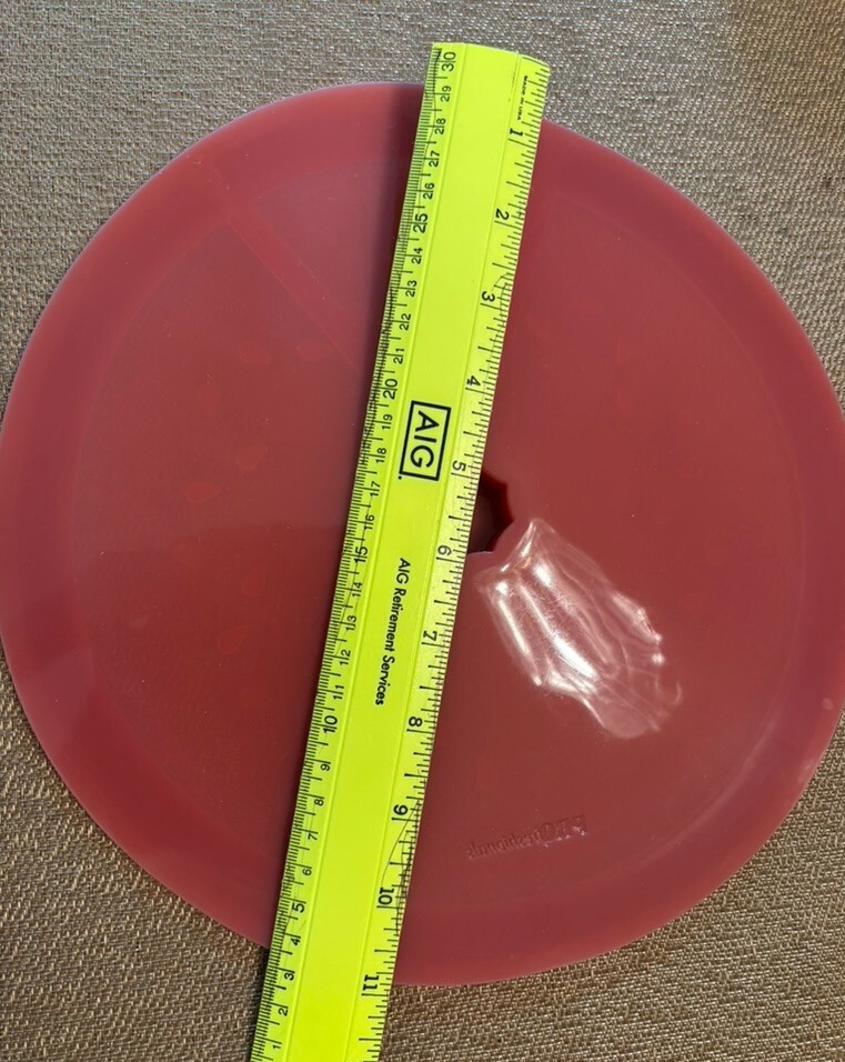 Silicone lids, set of 2, new 9 and 11 inches, great good suction orange & red