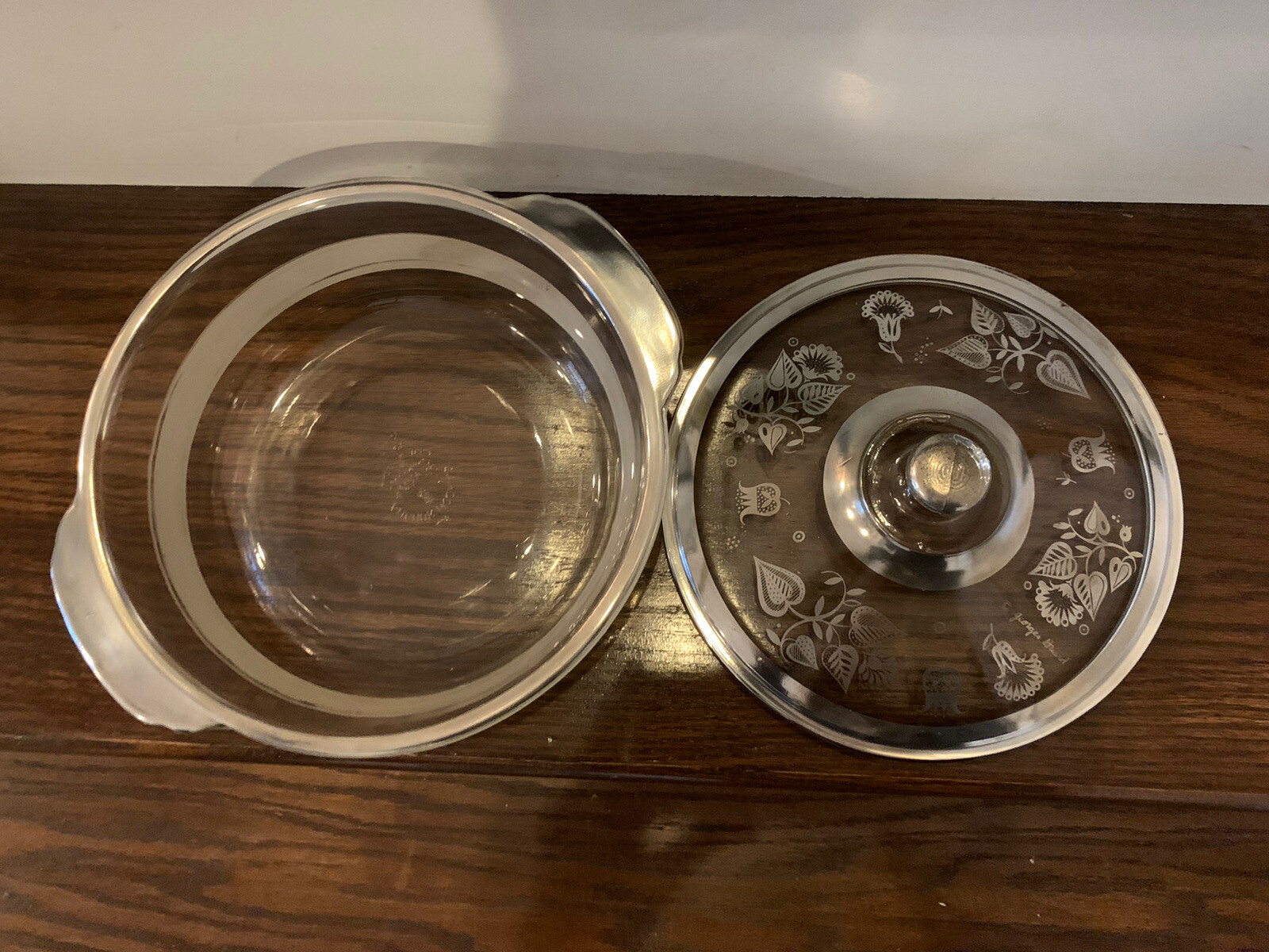 Vintage Fire King 2 Quart dish With Lid. Georges Briard Persian garden Design.