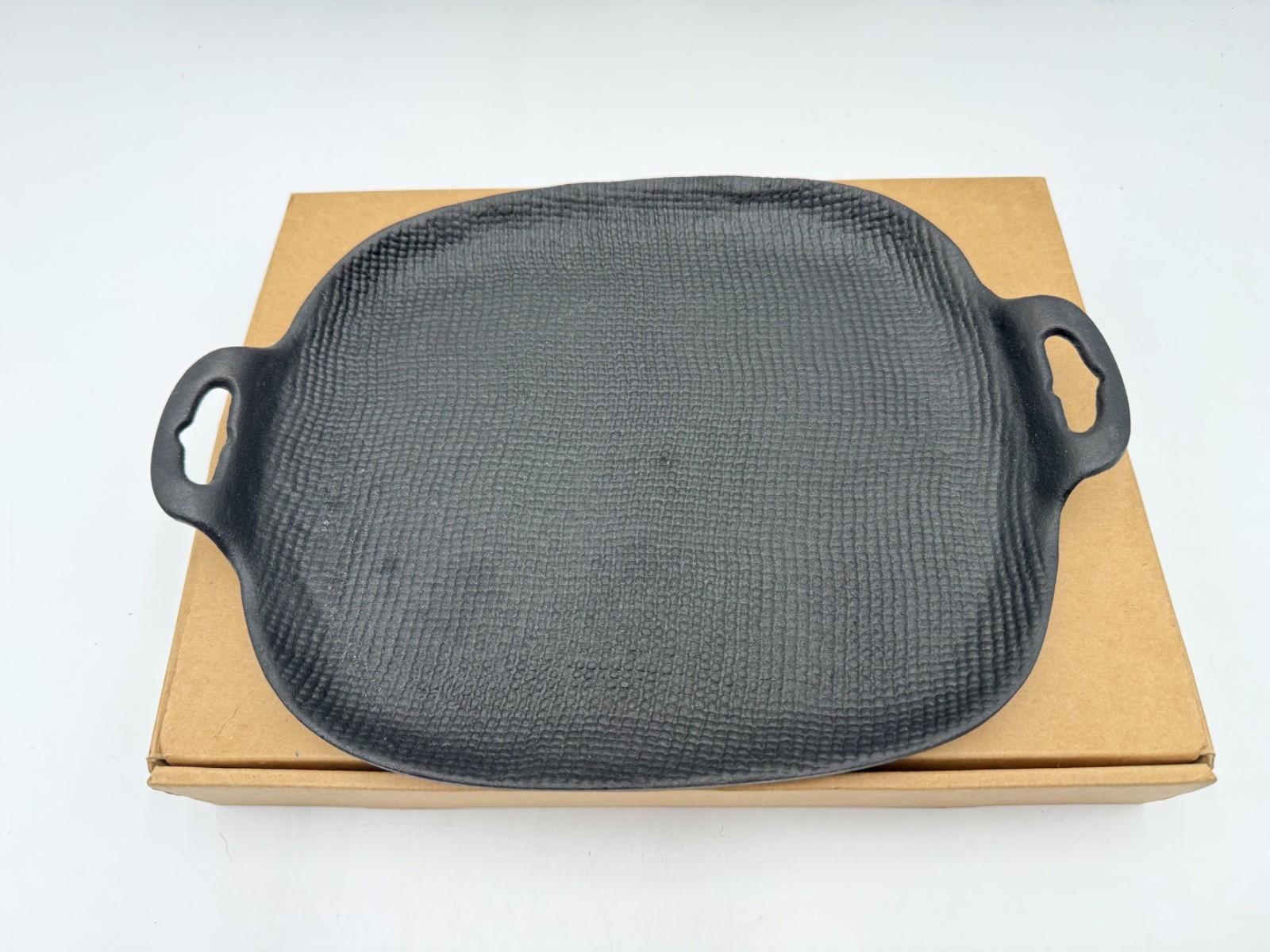 OIGEN U-033 Nambu Cast Iron Grill Pan, Cast Iron Plate with Handle
