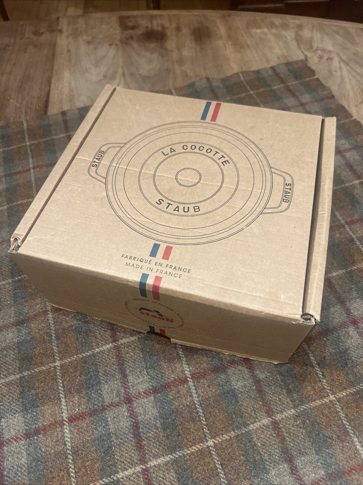 Staub 3.9 Quart Round Cocotte In Citron NEW In Box Issue Free France