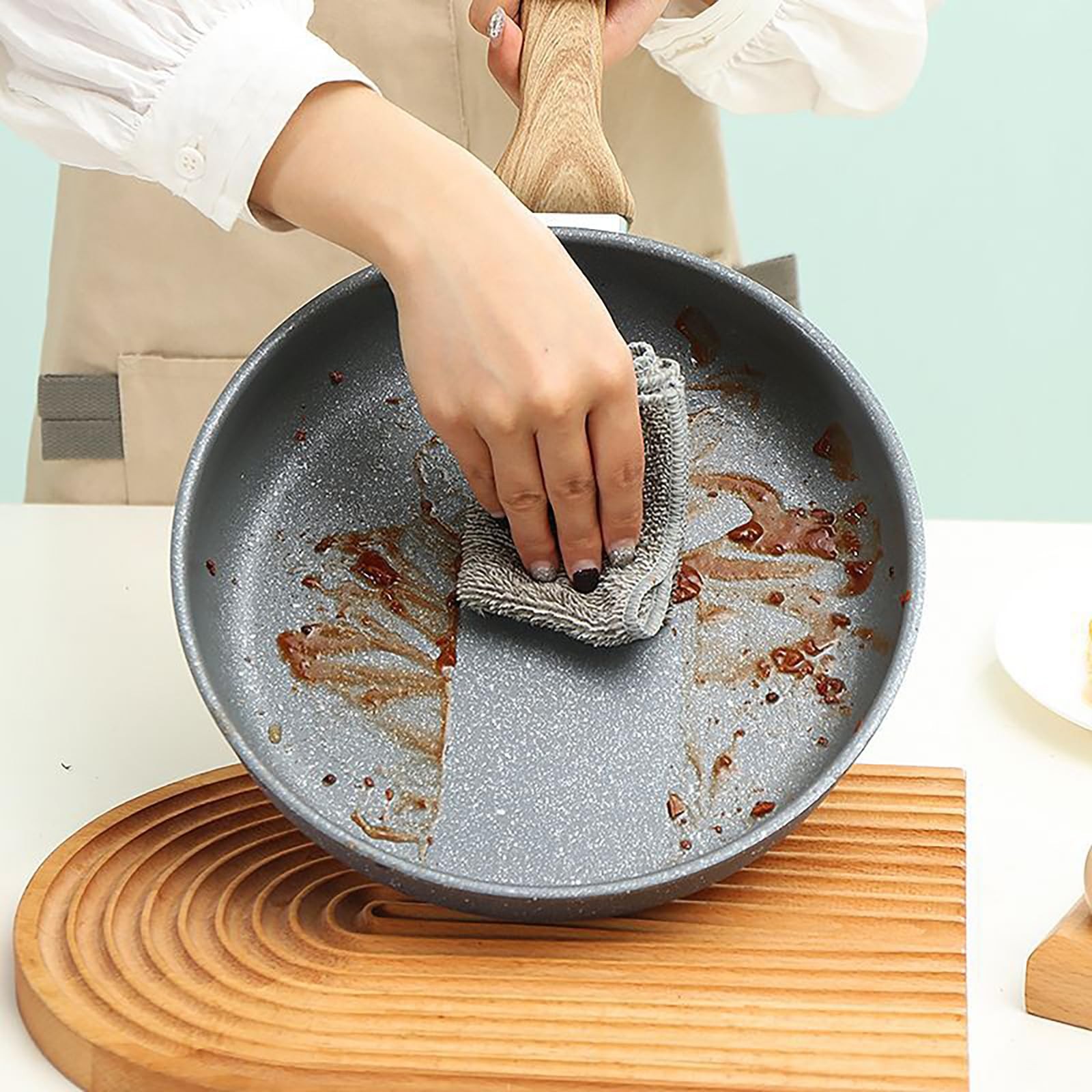 YIKANGHENG Thick Frying Non-stick Pan with Wood Handle, 8.66 Inch Diameter Om…