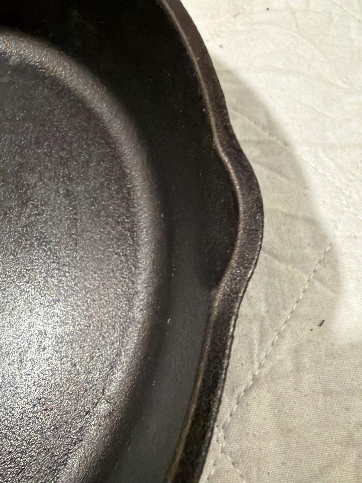 Lodge Wildlife Series-10.25″ Cast Iron Skillet with Deer Scene, 10.25″, Black