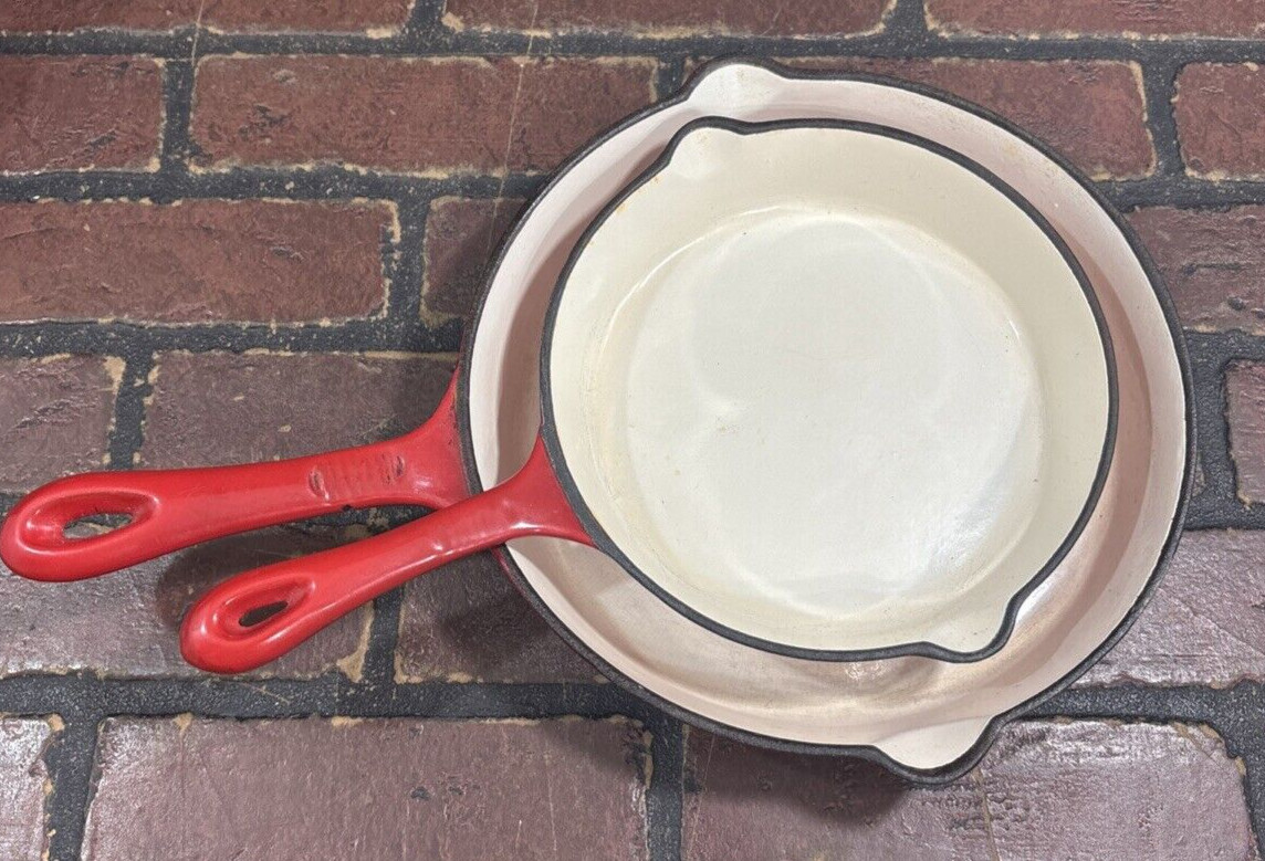 Heuck Classics 2 Pc Red Cast Iron Enamel Pour Spouts Skillets 8in & 10in