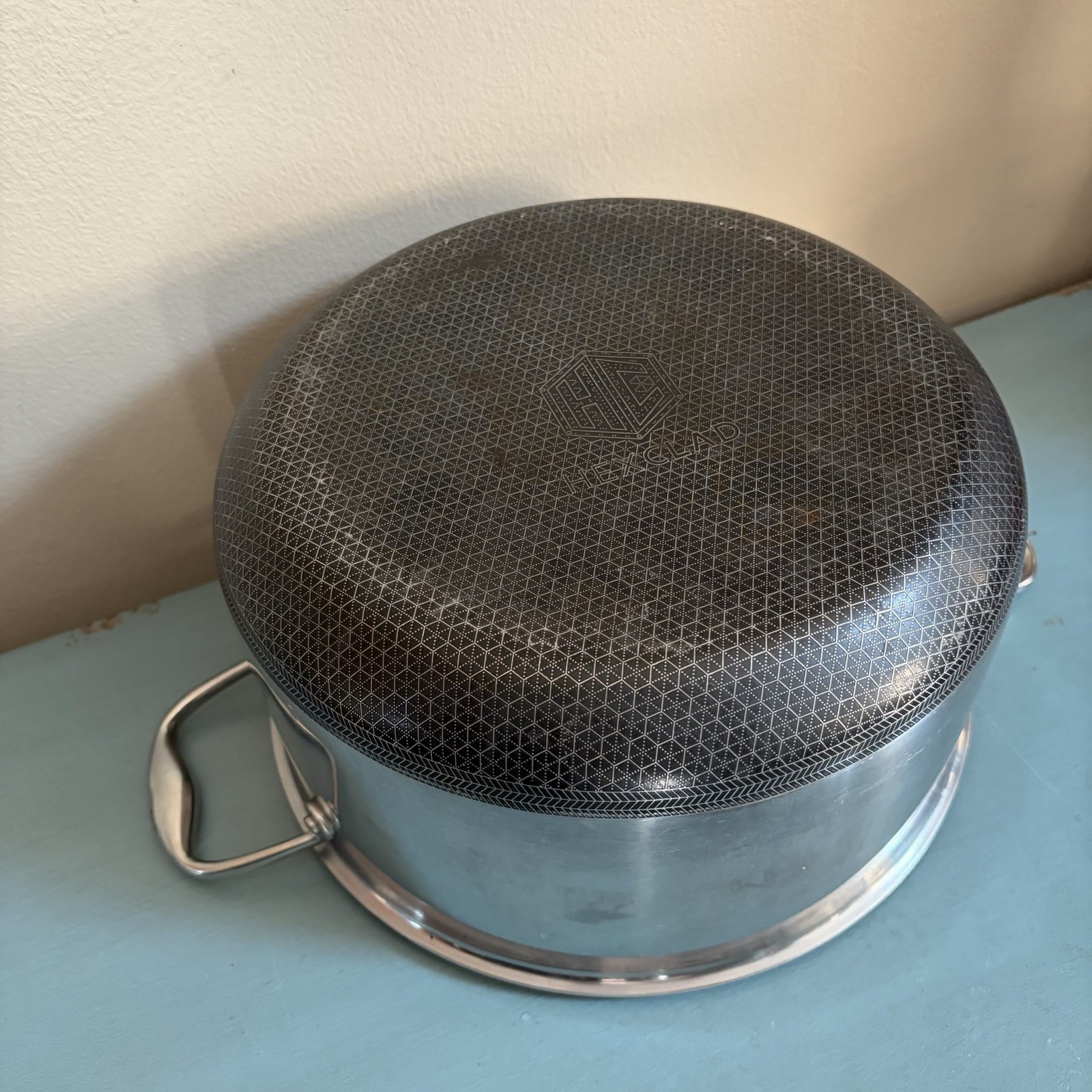 Hexclad 8 Quart Stock Pot 8 QT Pan Nonstick With Lid – Used B7