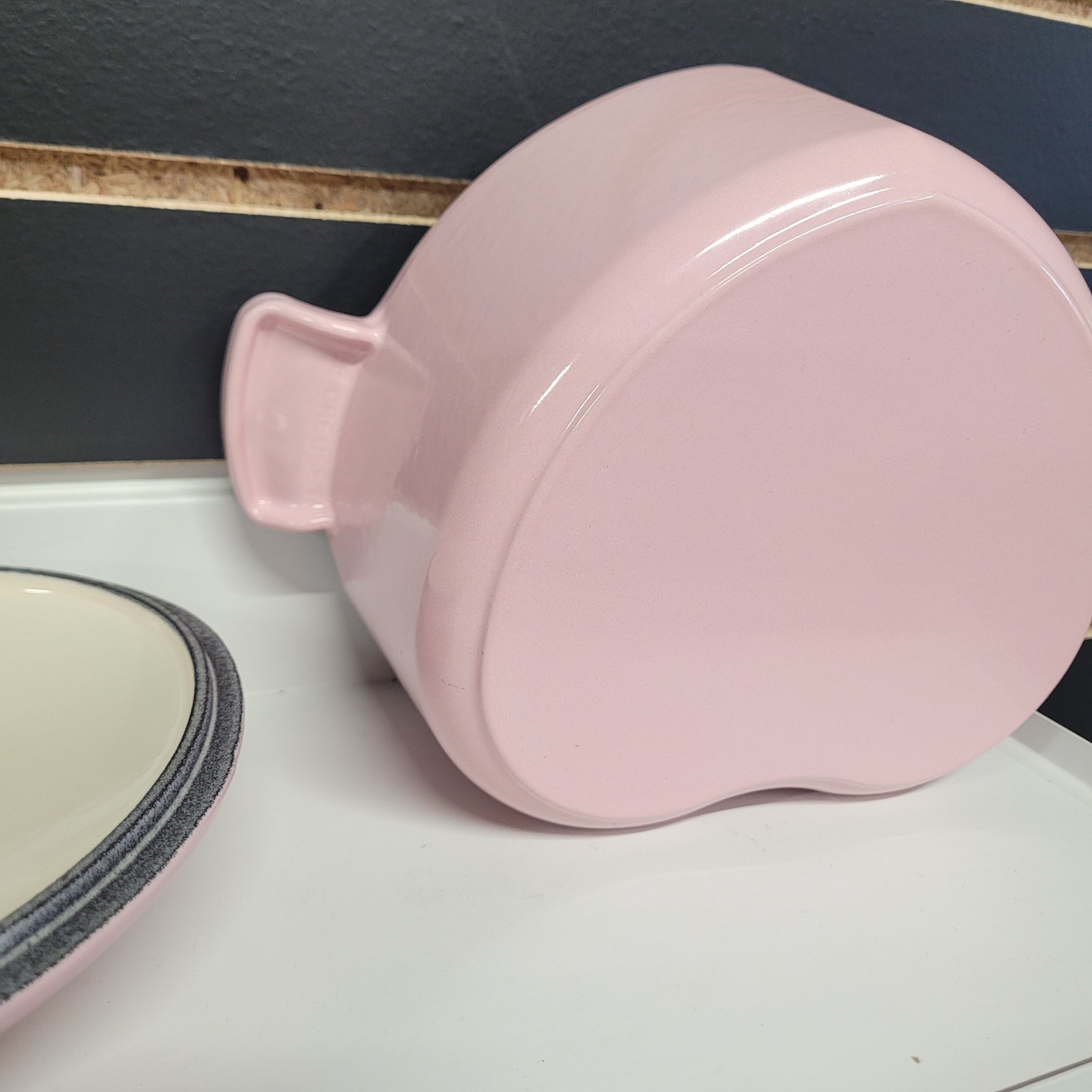 Le Creuset Cocotte D’amour Dish SHELL PINK 1L Heart shaped Cast Iron